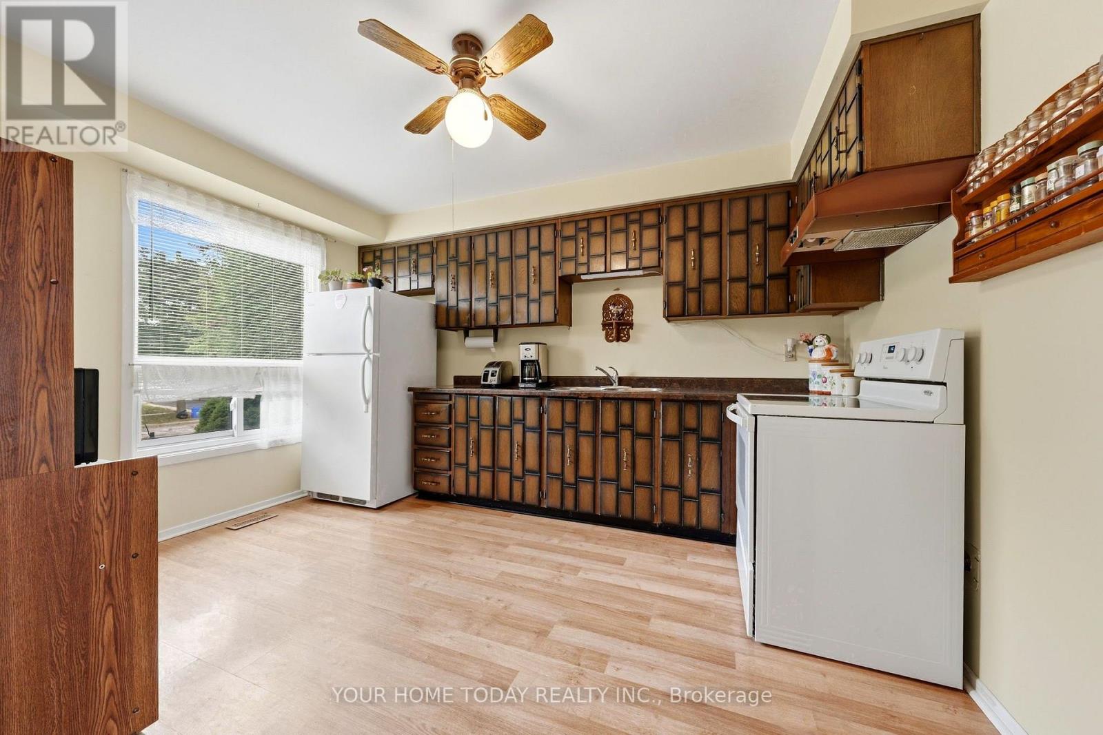 7 Greenore Crescent, Halton Hills (Ac Acton), Ontario  L7J 2T1 - Photo 7 - W13849282
