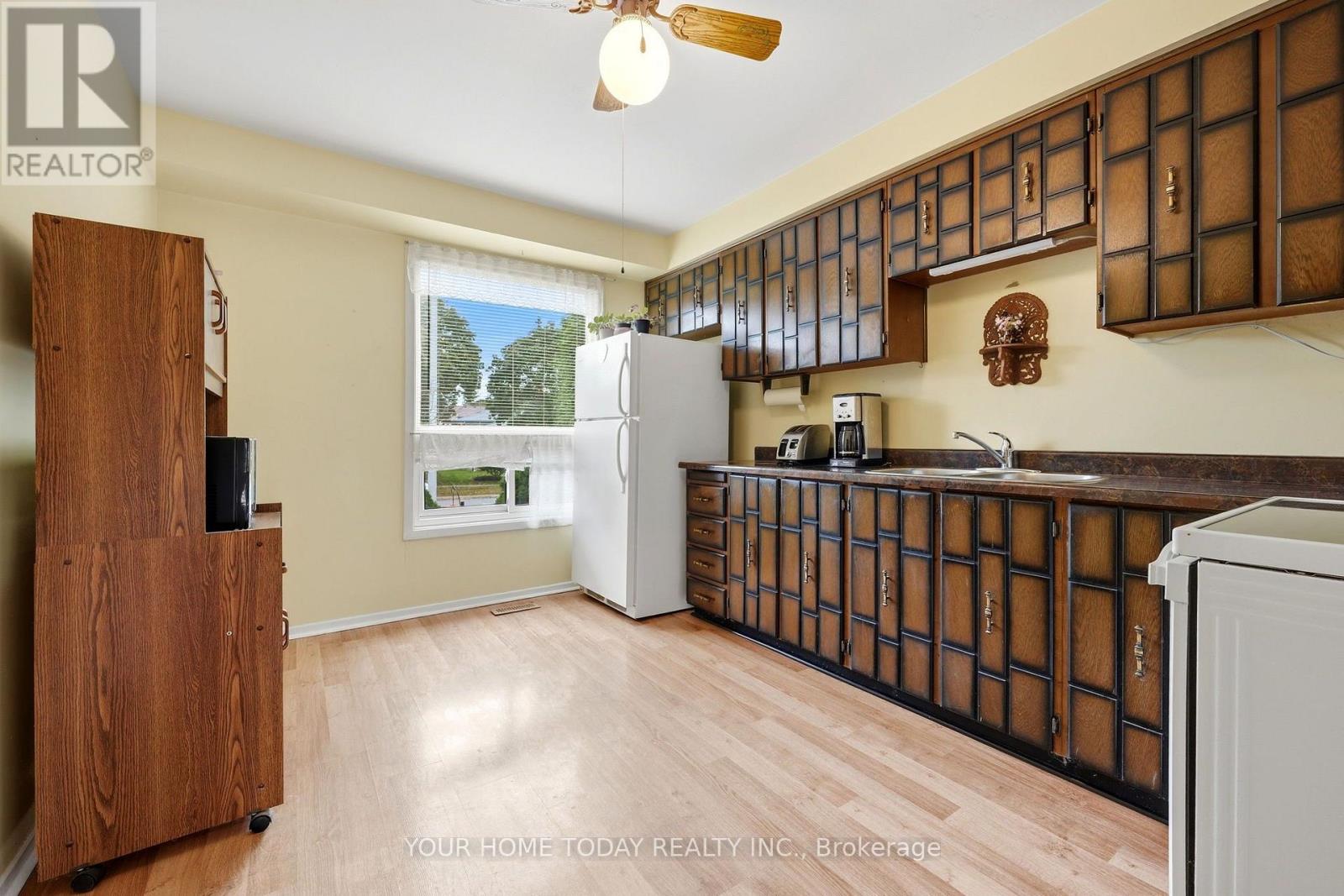 7 Greenore Crescent, Halton Hills (Ac Acton), Ontario  L7J 2T1 - Photo 8 - W13849282