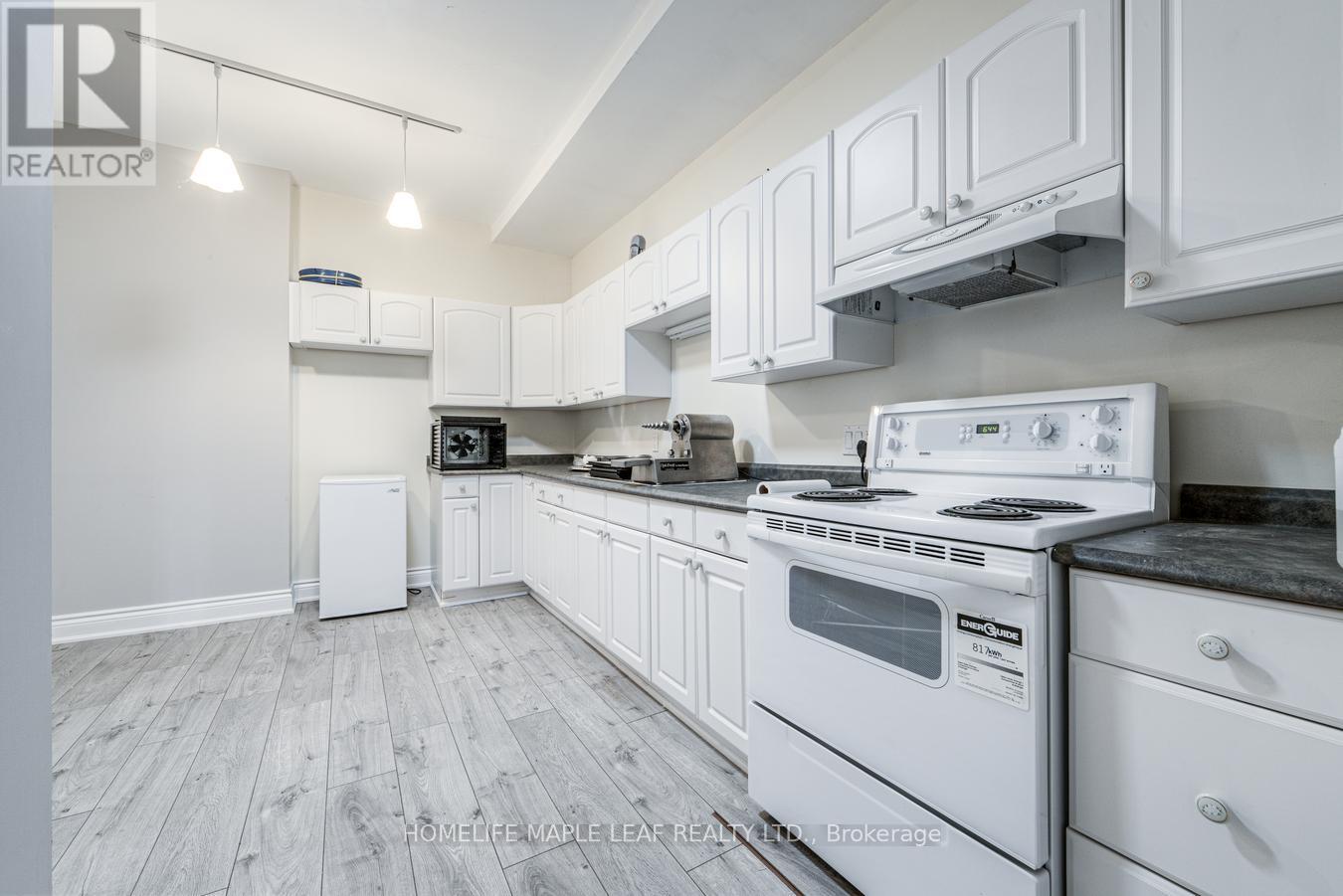 12 Adamson Street N, Halton Hills (Rural Halton Hills), Ontario  L0P 0A2 - Photo 39 - W13855870