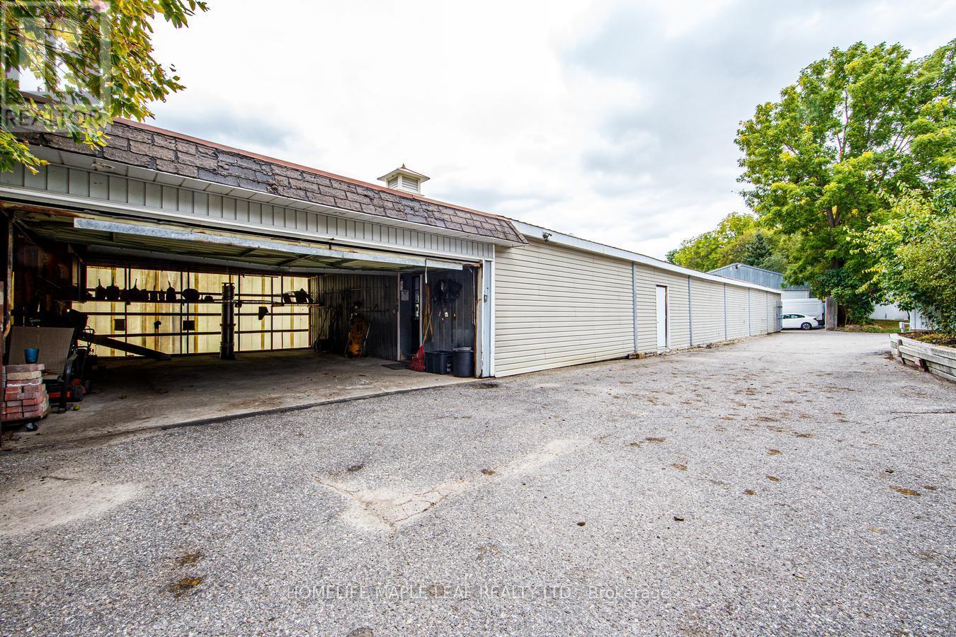 16 Adamson Street, Halton Hills (Rural Halton Hills), Ontario  L0P 1K0 - Photo 14 - W13855876