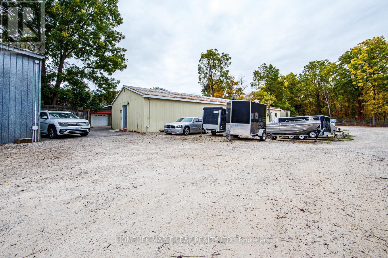 16 Adamson Street, Halton Hills (Rural Halton Hills), Ontario  L0P 1K0 - Photo 15 - W13855876