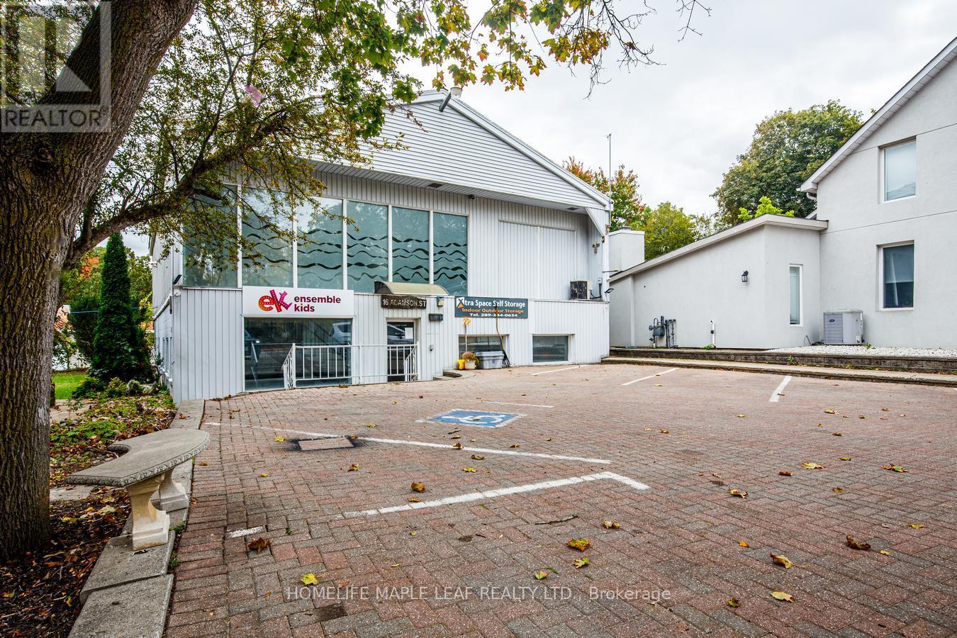 16 Adamson Street, Halton Hills (Rural Halton Hills), Ontario  L0P 1K0 - Photo 8 - W13855876