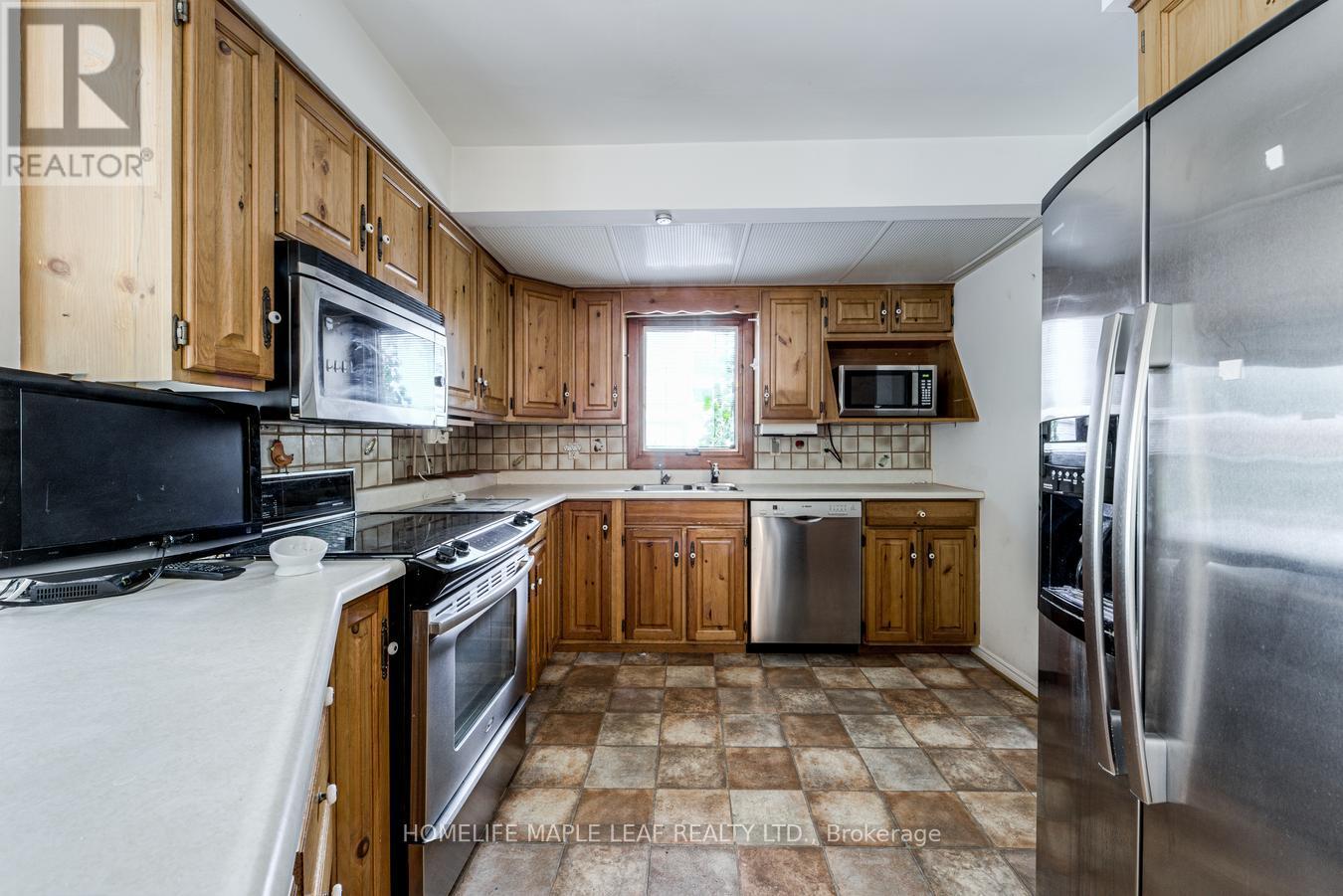 18 Adamson Street S, Halton Hills (Rural Halton Hills), Ontario  L0P 1K0 - Photo 11 - W13855888
