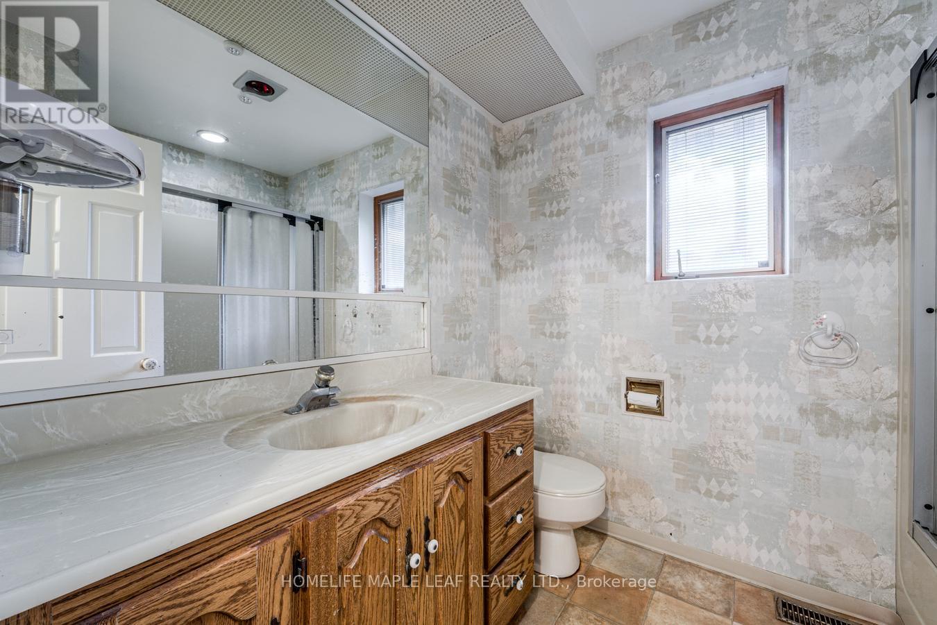 18 Adamson Street S, Halton Hills (Rural Halton Hills), Ontario  L0P 1K0 - Photo 14 - W13855888