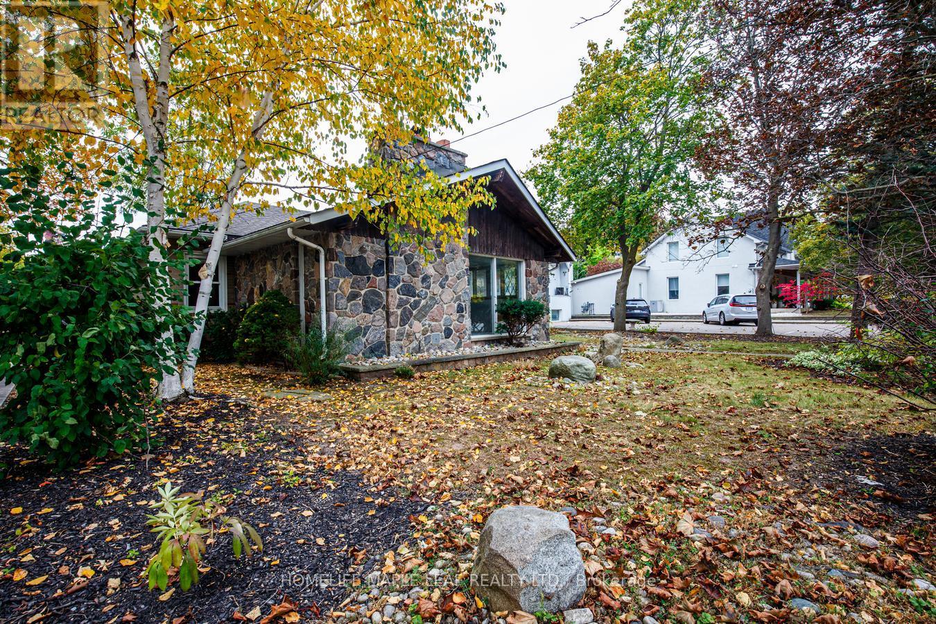 18 Adamson Street S, Halton Hills (Rural Halton Hills), Ontario  L0P 1K0 - Photo 2 - W13855888