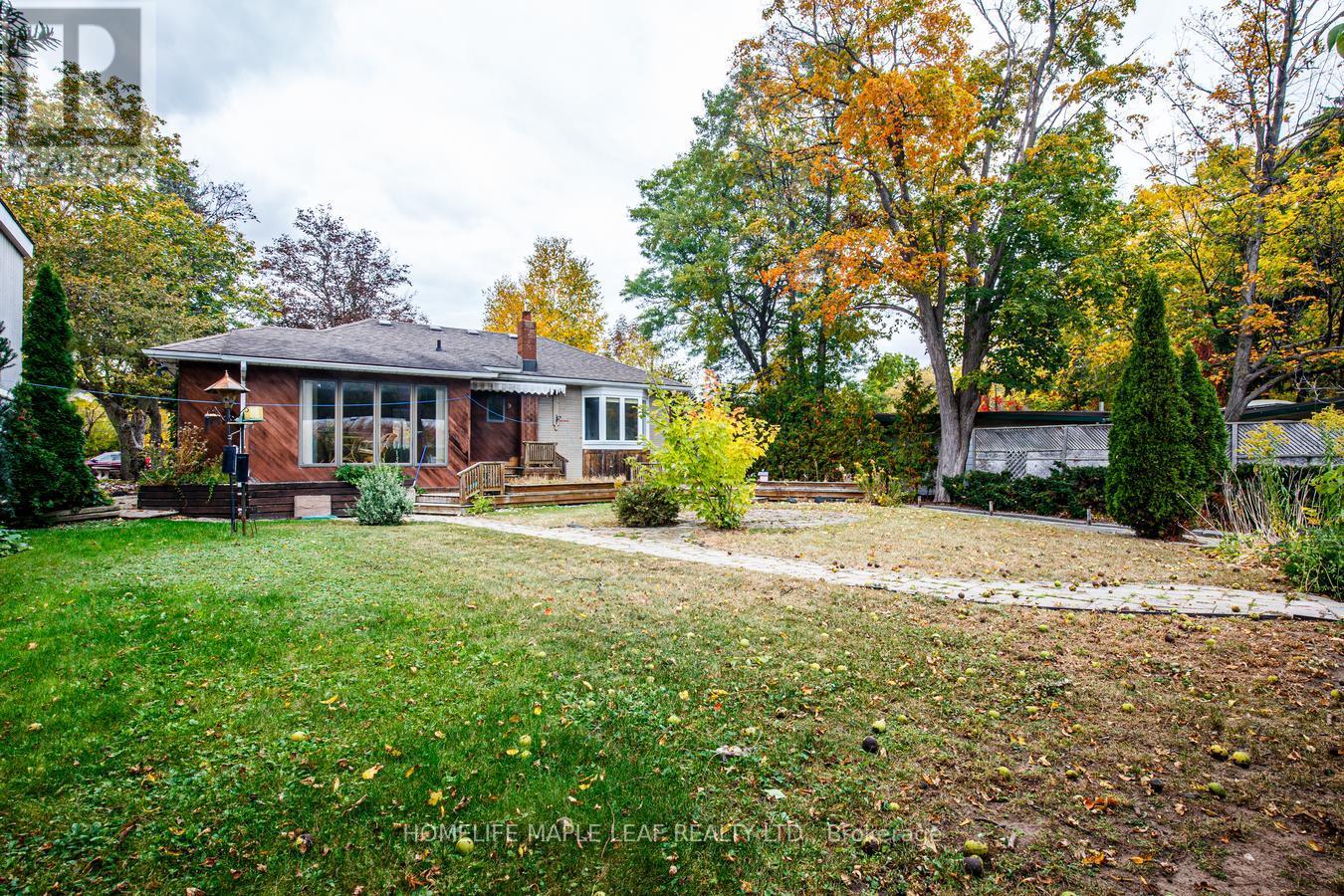 18 Adamson Street S, Halton Hills (Rural Halton Hills), Ontario  L0P 1K0 - Photo 22 - W13855888