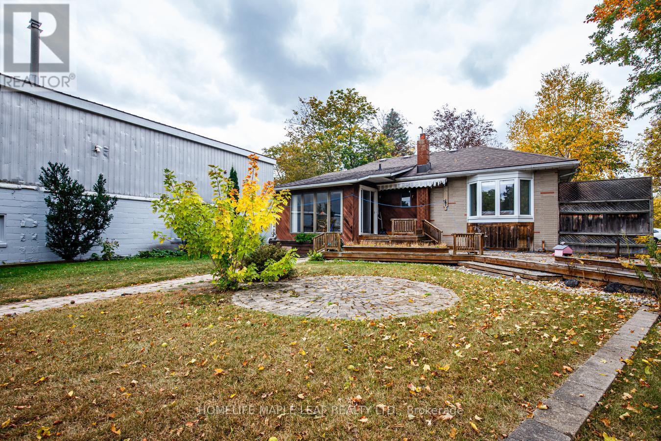 18 Adamson Street S, Halton Hills (Rural Halton Hills), Ontario  L0P 1K0 - Photo 23 - W13855888