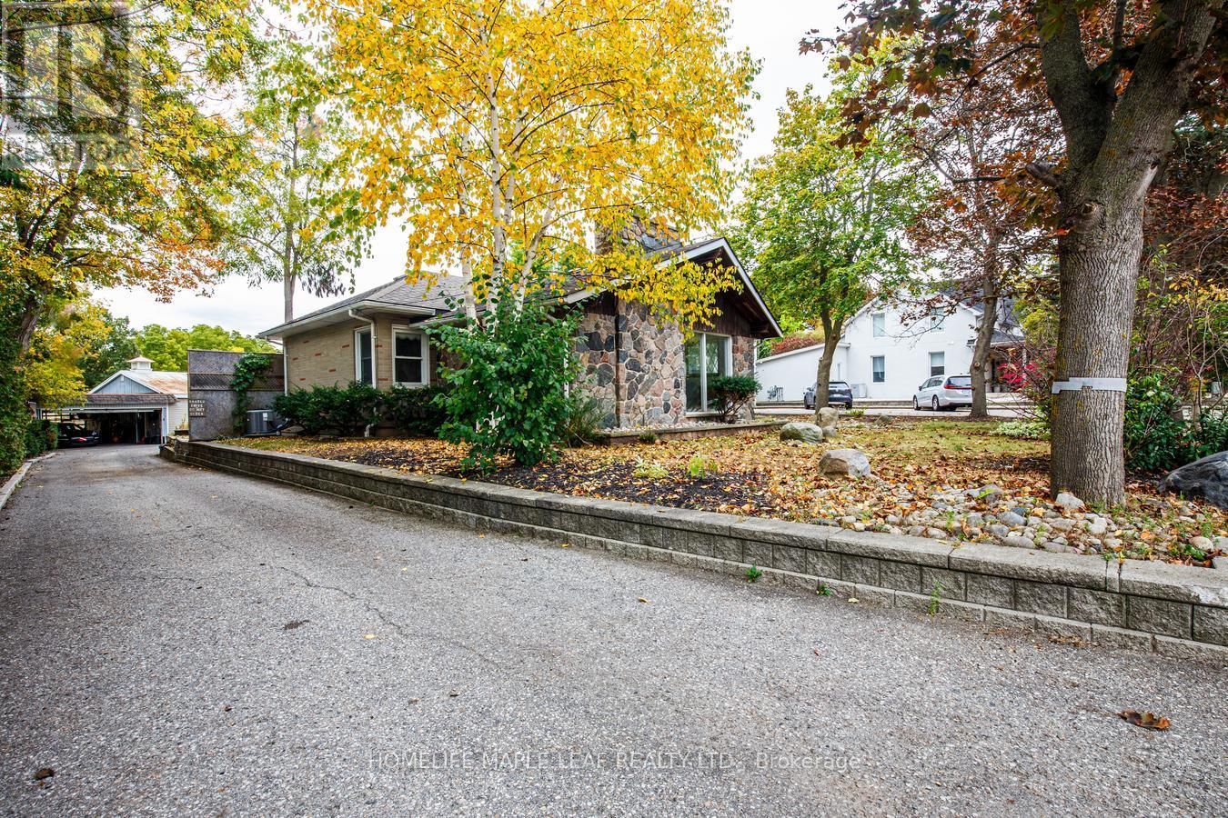 18 Adamson Street S, Halton Hills (Rural Halton Hills), Ontario  L0P 1K0 - Photo 3 - W13855888