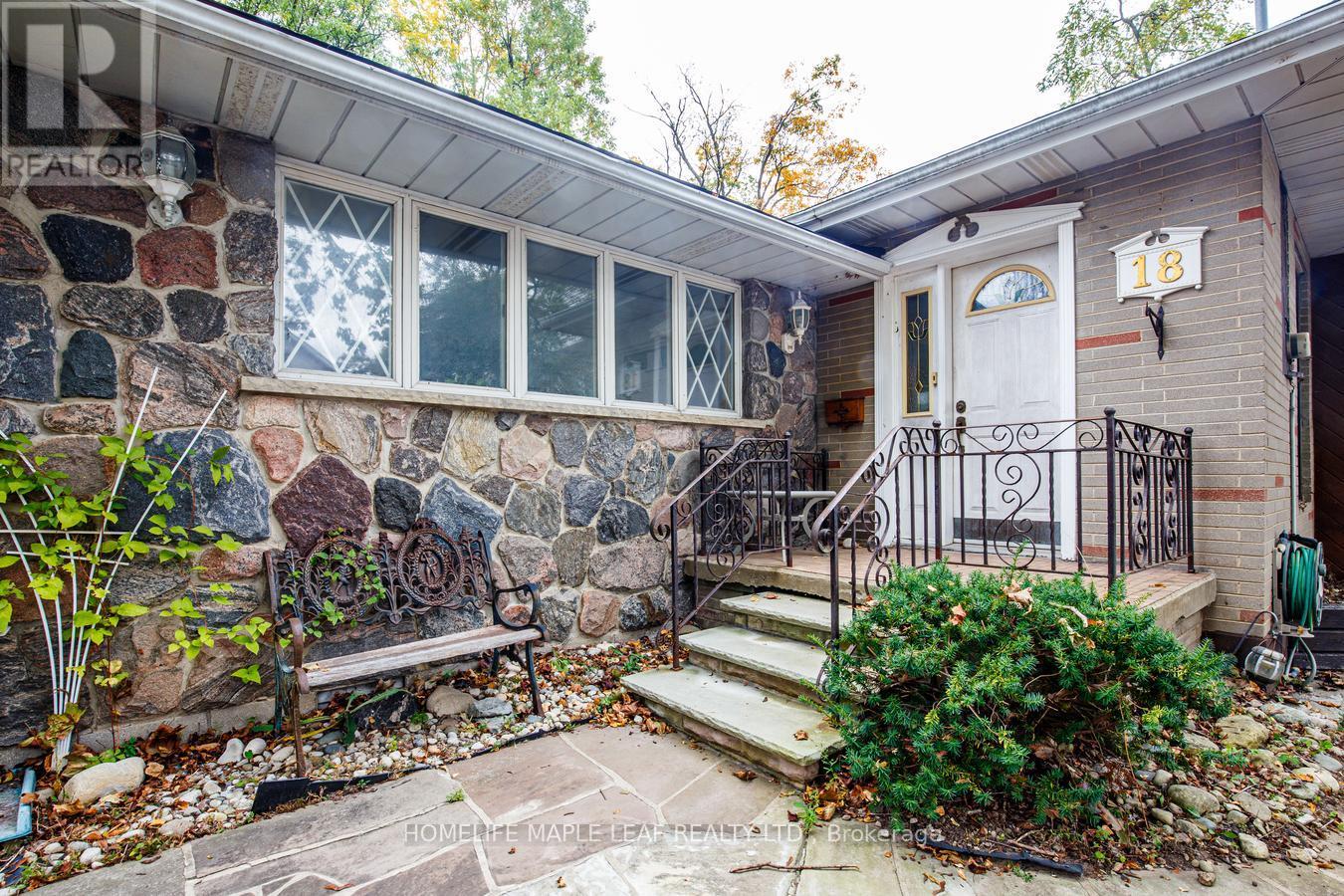 18 Adamson Street S, Halton Hills (Rural Halton Hills), Ontario  L0P 1K0 - Photo 4 - W13855888