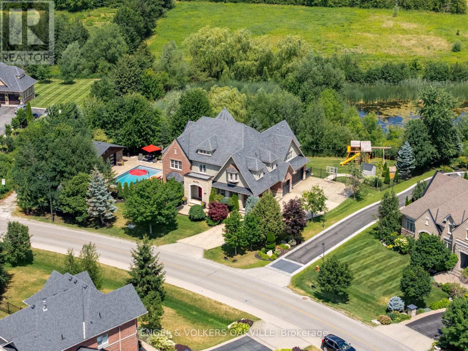 33 Barraclough Boulevard, Halton Hills (Glen Williams), Ontario  L7G 0E8 - Photo 1 - W13855954