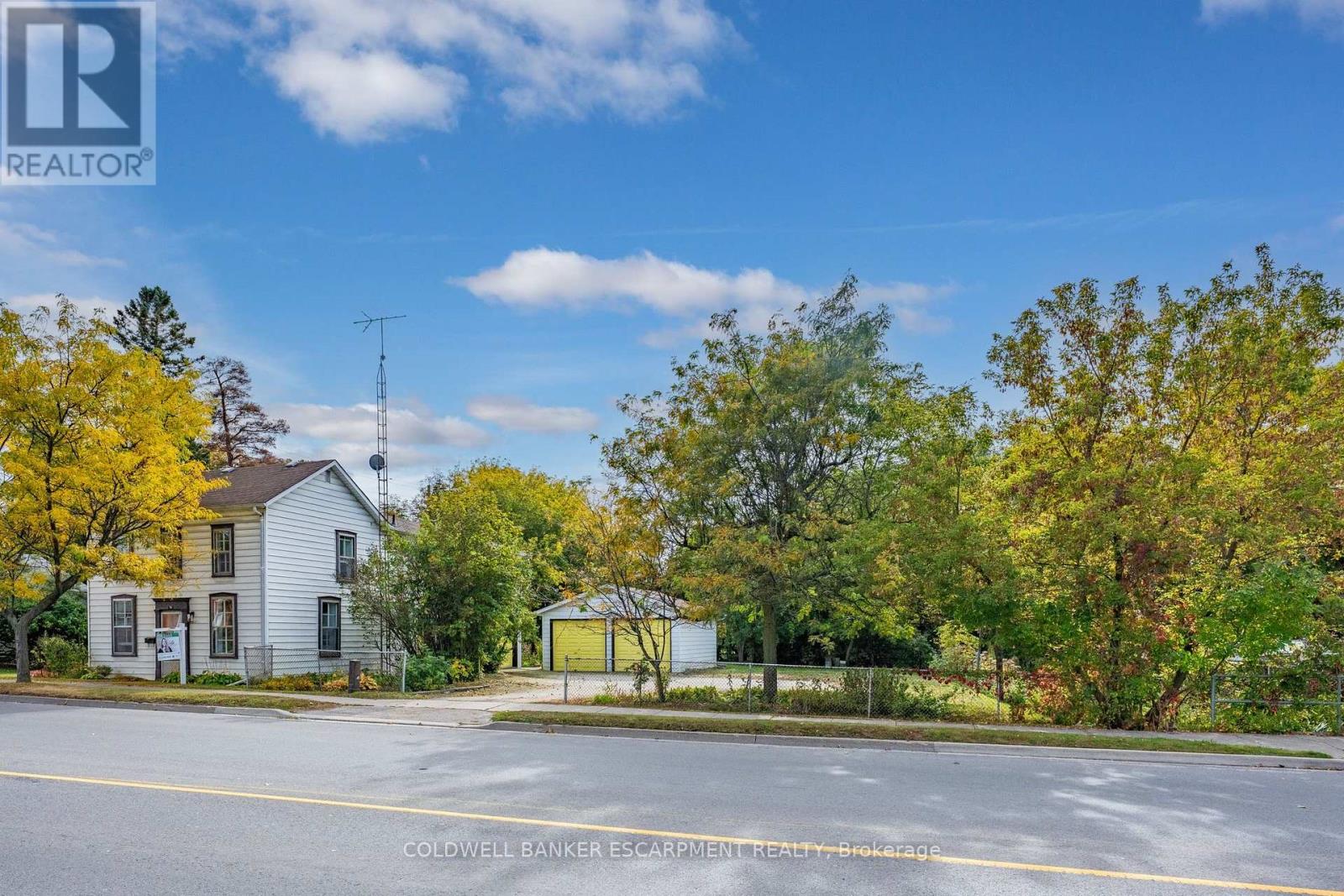 76 Main Street N, Halton Hills (Ac Acton), Ontario  L7J 1W2 - Photo 1 - W13857688