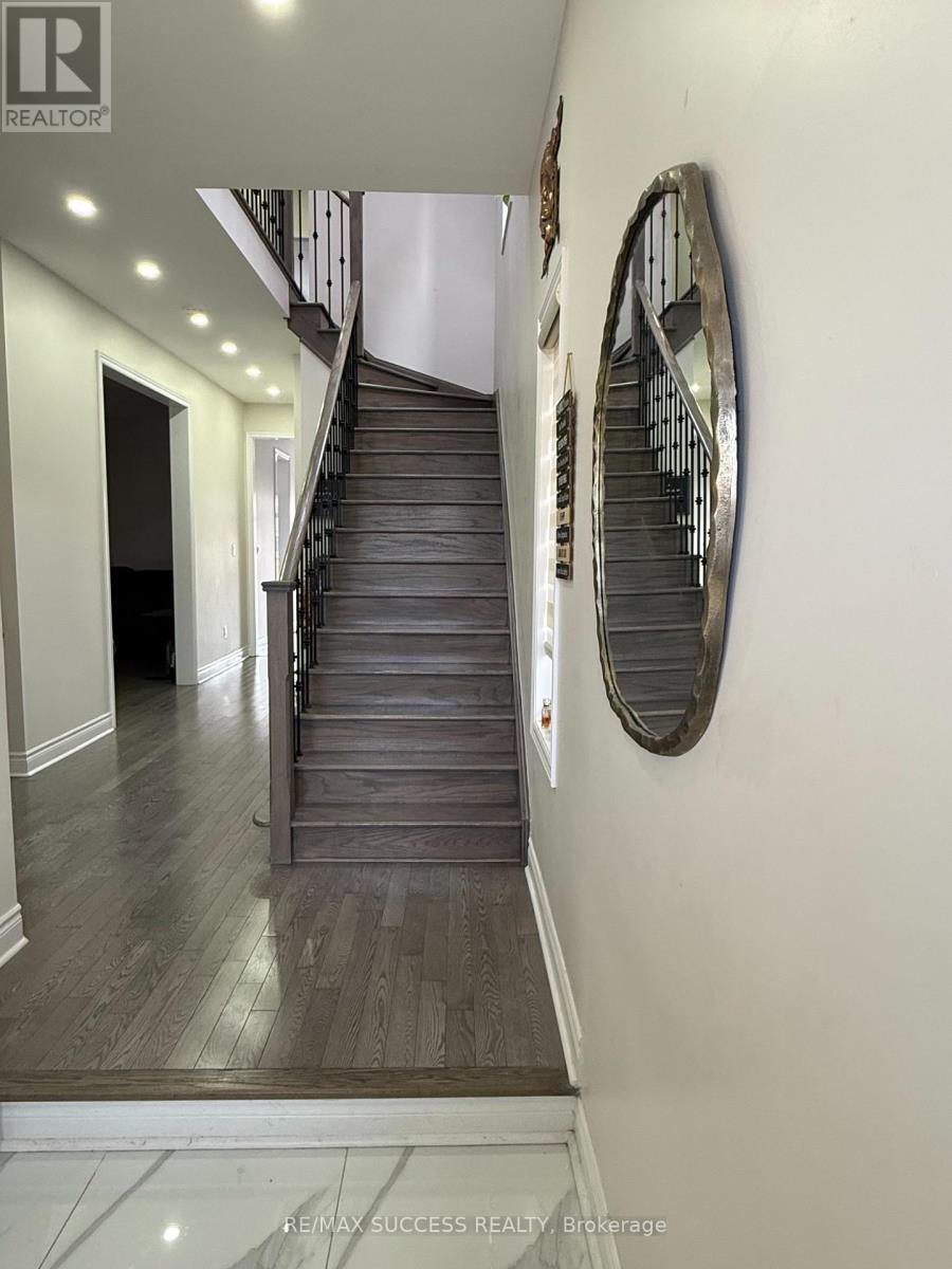 120 Morningside Drive, Halton Hills (Georgetown), Ontario  L7G 0M2 - Photo 2 - W13858756