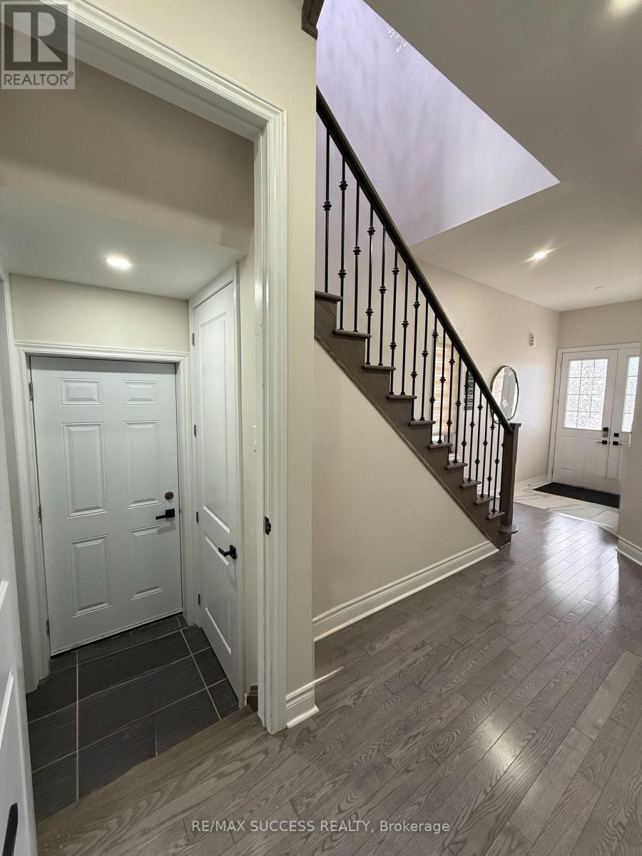 120 Morningside Drive, Halton Hills (Georgetown), Ontario  L7G 0M2 - Photo 3 - W13858756