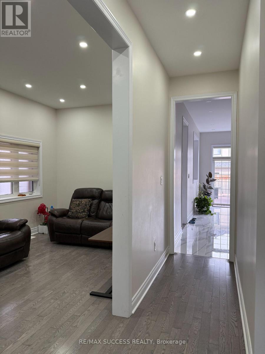 120 Morningside Drive, Halton Hills (Georgetown), Ontario  L7G 0M2 - Photo 4 - W13858756