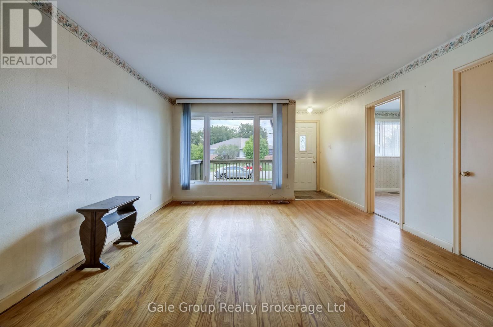 6 Langstone Crescent, Halton Hills (Georgetown), Ontario  L7G 4N3 - Photo 4 - W13859504