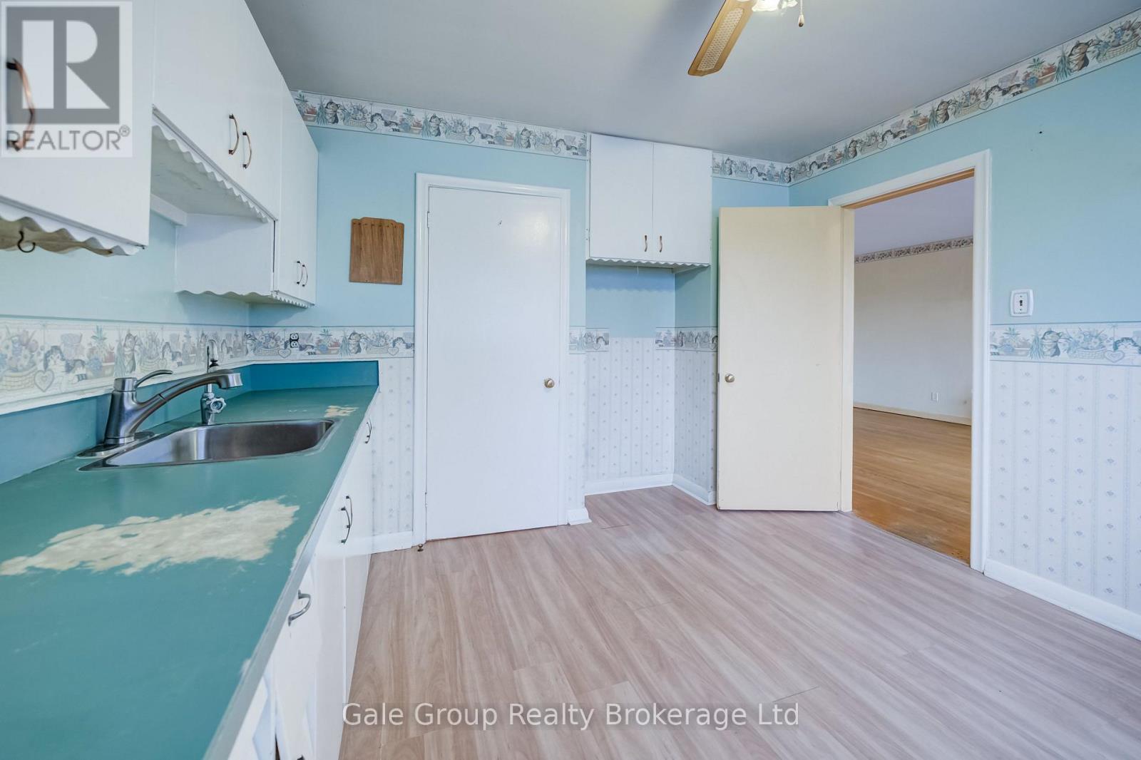 6 Langstone Crescent, Halton Hills (Georgetown), Ontario  L7G 4N3 - Photo 8 - W13859504