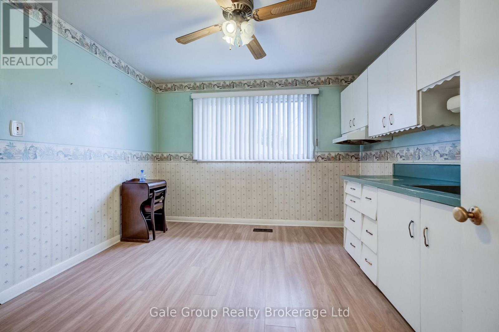 6 Langstone Crescent, Halton Hills (Georgetown), Ontario  L7G 4N3 - Photo 9 - W13859504