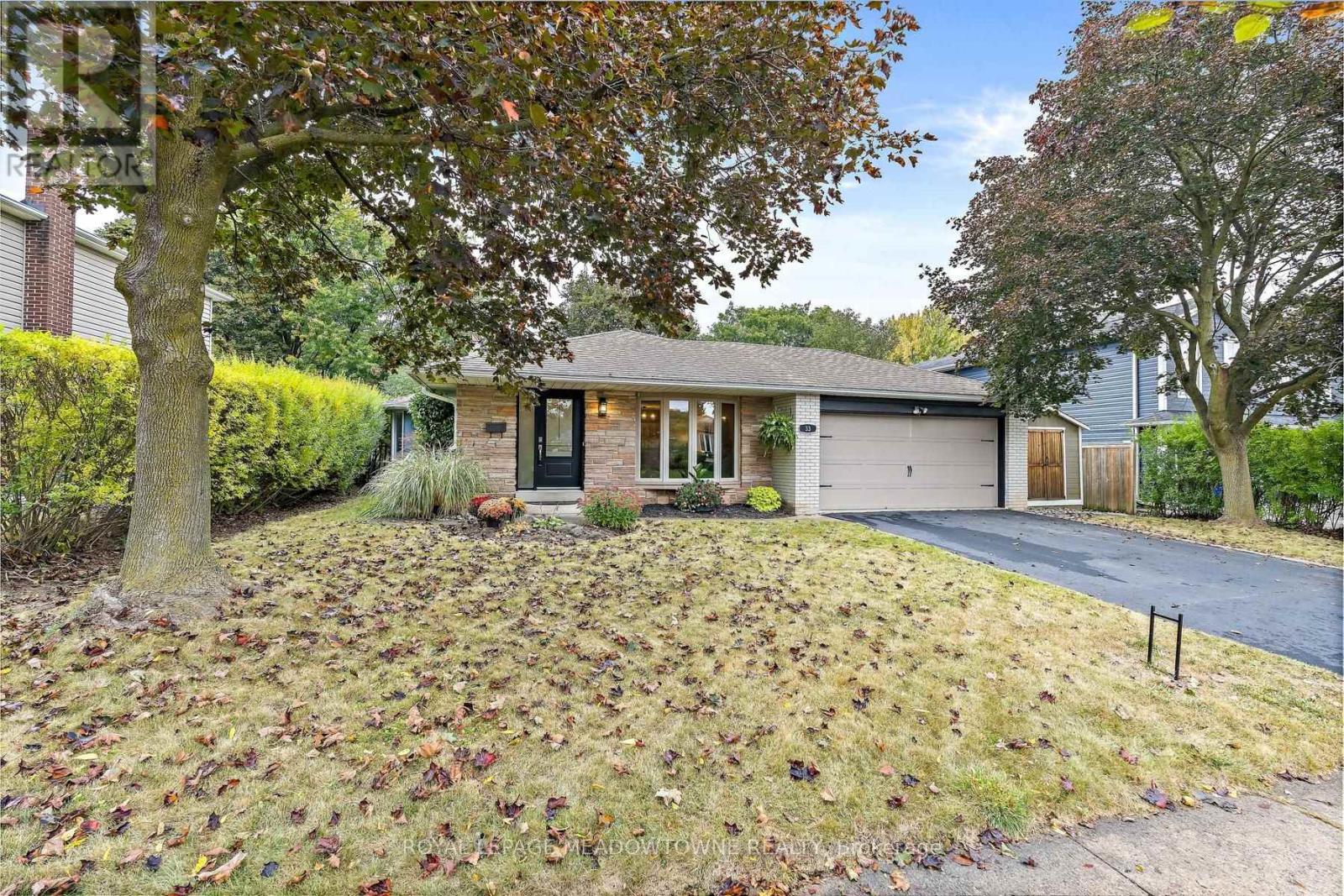 33 Fagan Drive, Halton Hills (Georgetown), Ontario  L7G 4P4 - Photo 1 - W13863578
