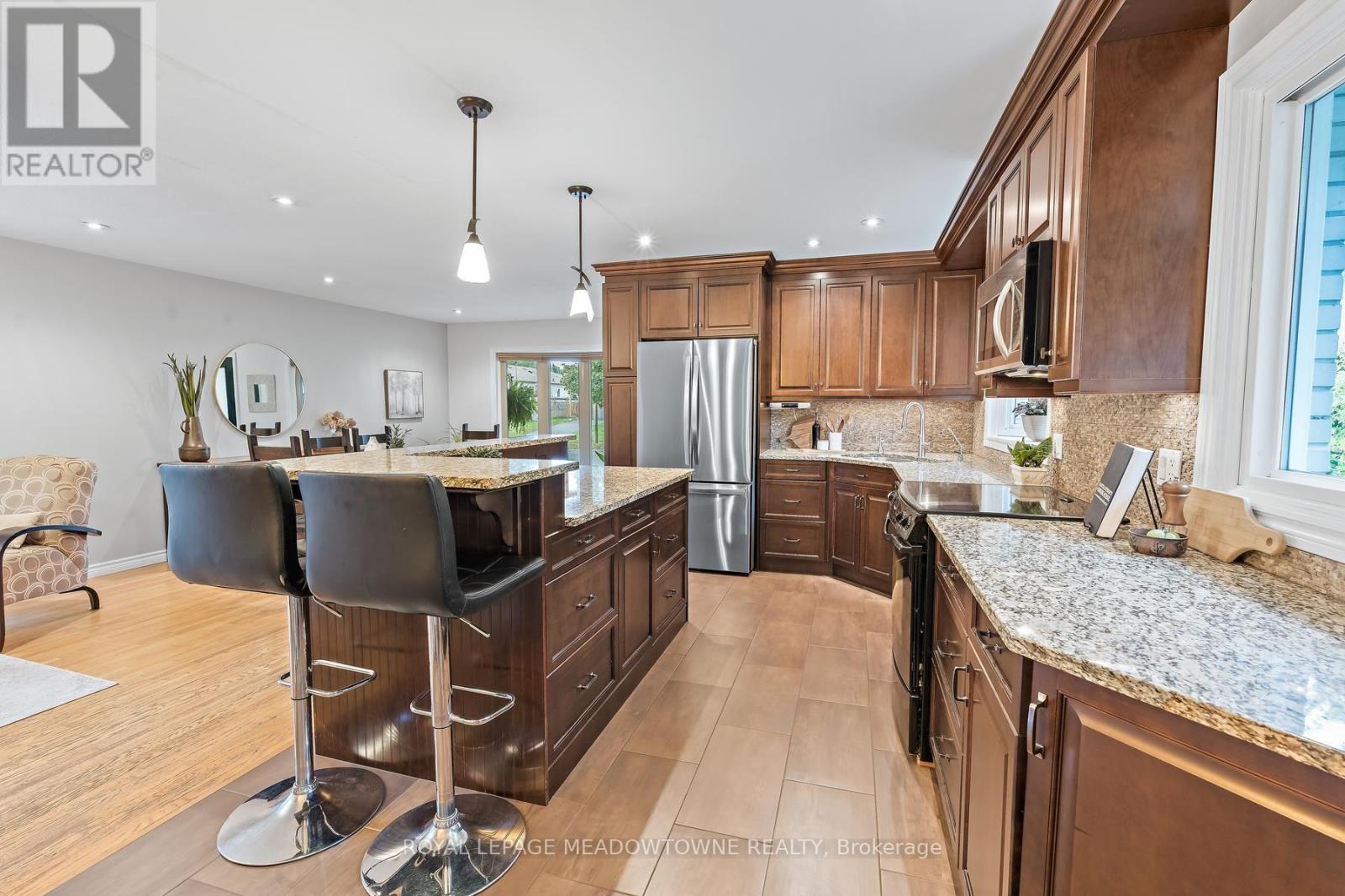33 Fagan Drive, Halton Hills (Georgetown), Ontario  L7G 4P4 - Photo 10 - W13863578