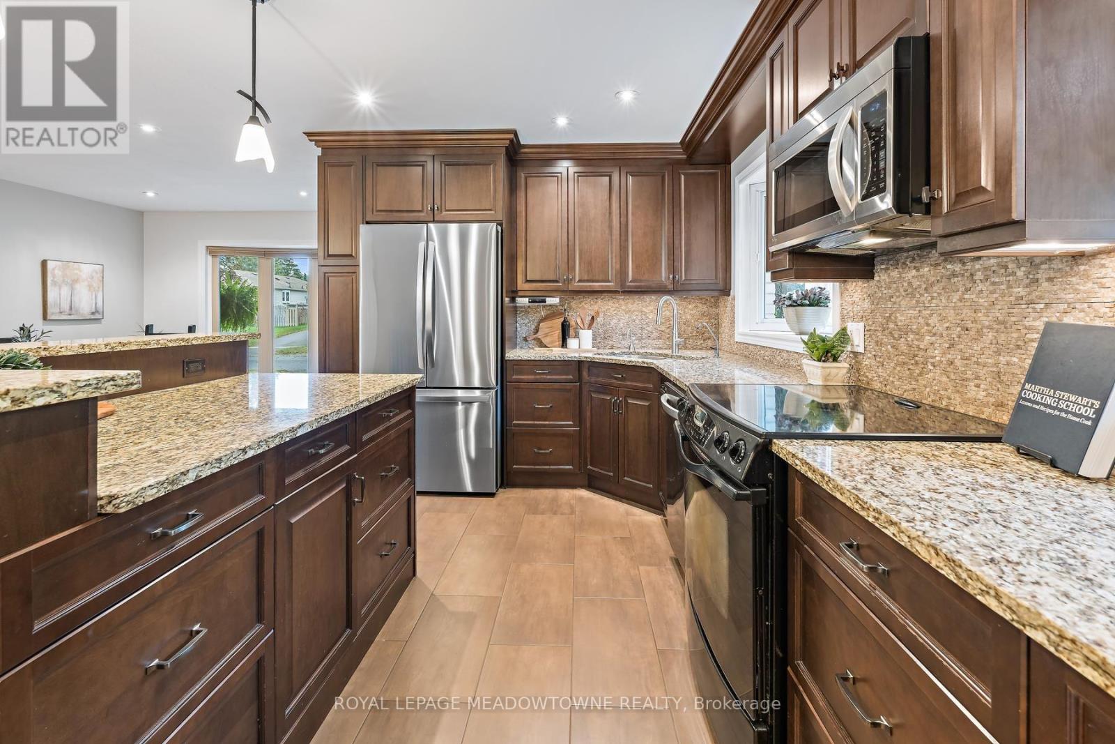 33 Fagan Drive, Halton Hills (Georgetown), Ontario  L7G 4P4 - Photo 11 - W13863578