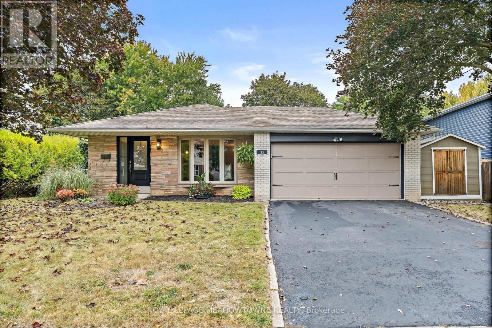 33 Fagan Drive, Halton Hills (Georgetown), Ontario  L7G 4P4 - Photo 2 - W13863578