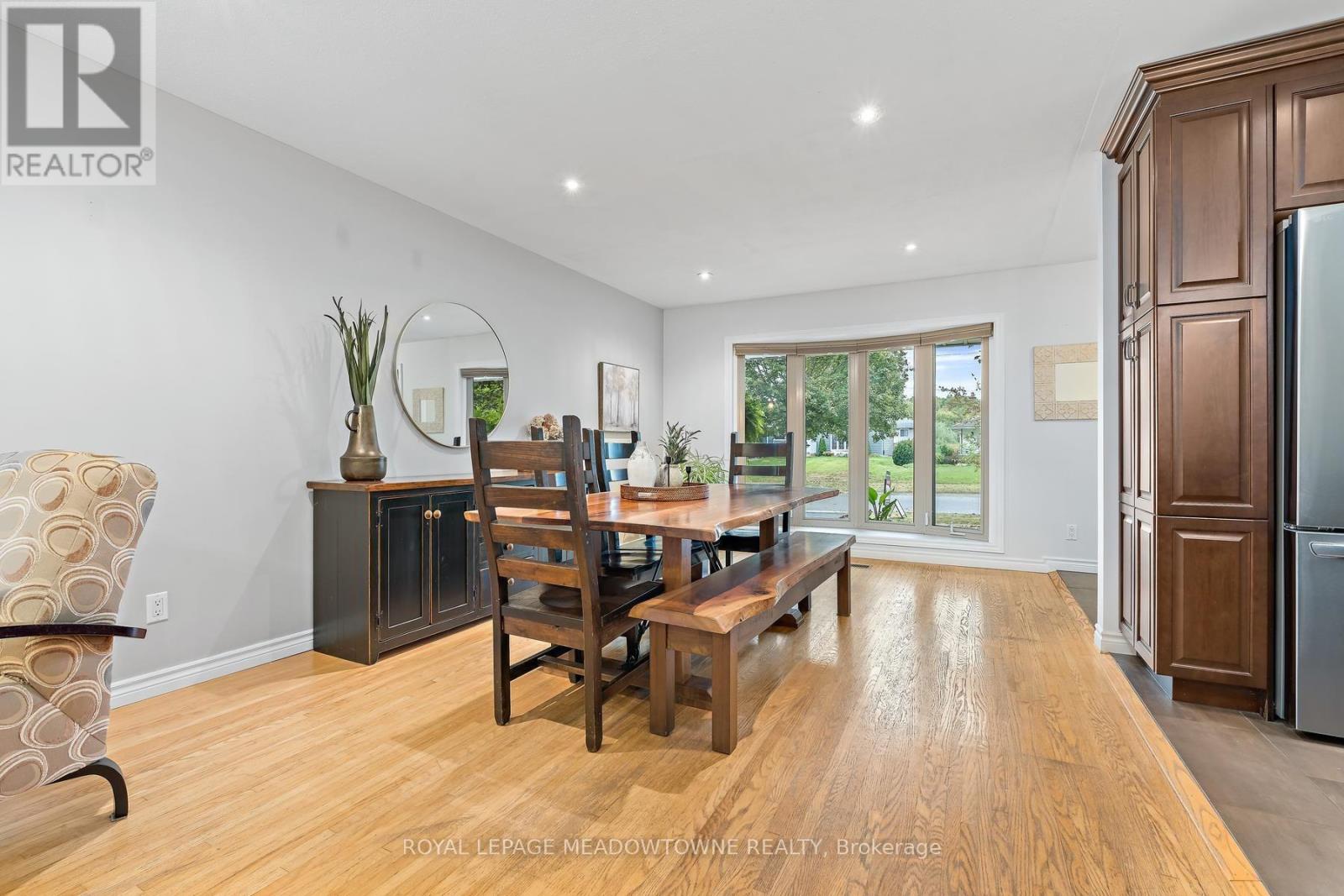 33 Fagan Drive, Halton Hills (Georgetown), Ontario  L7G 4P4 - Photo 4 - W13863578