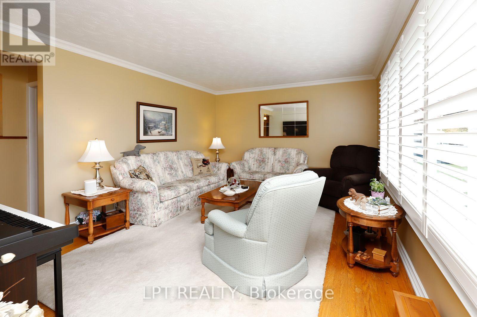 37 Mcgilvray Crescent W, Halton Hills (Georgetown), Ontario  L7G 1L7 - Photo 5 - W13867248