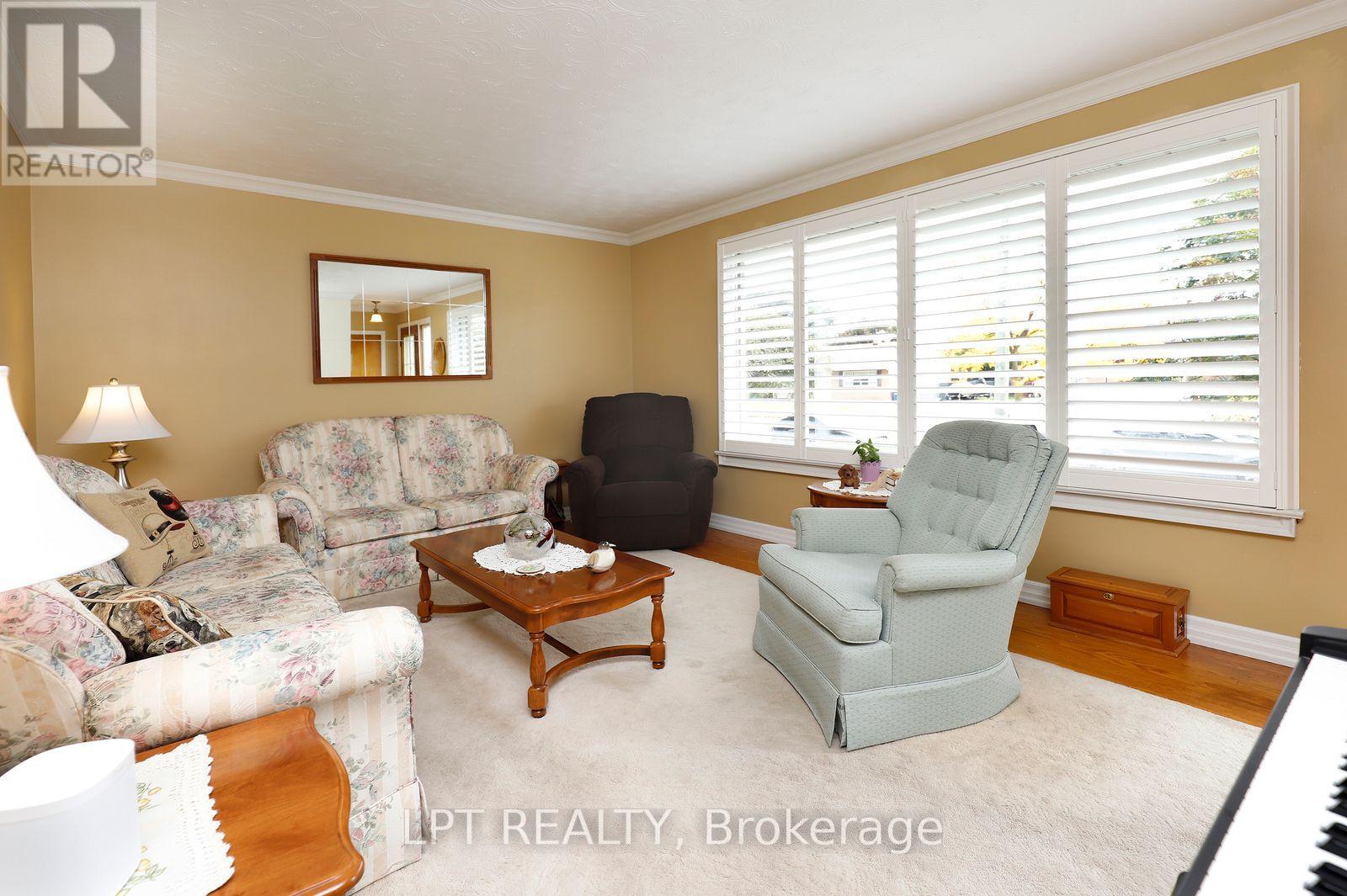 37 Mcgilvray Crescent W, Halton Hills (Georgetown), Ontario  L7G 1L7 - Photo 6 - W13867248
