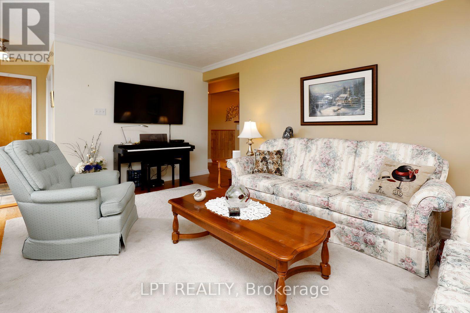 37 Mcgilvray Crescent W, Halton Hills (Georgetown), Ontario  L7G 1L7 - Photo 8 - W13867248