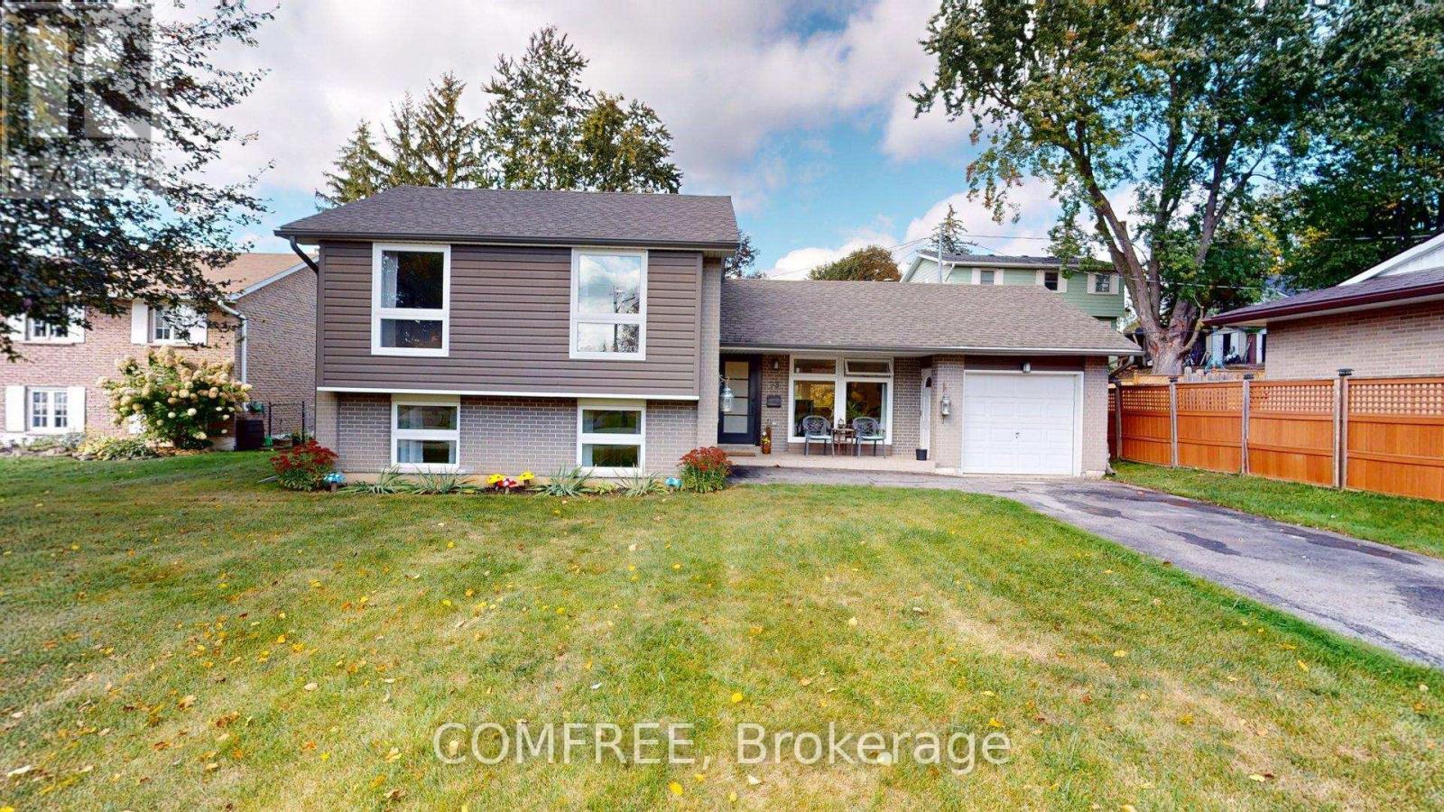 73 Elizabeth Drive, Halton Hills (Ac Acton), Ontario  L7J 1B4 - Photo 1 - W13868106