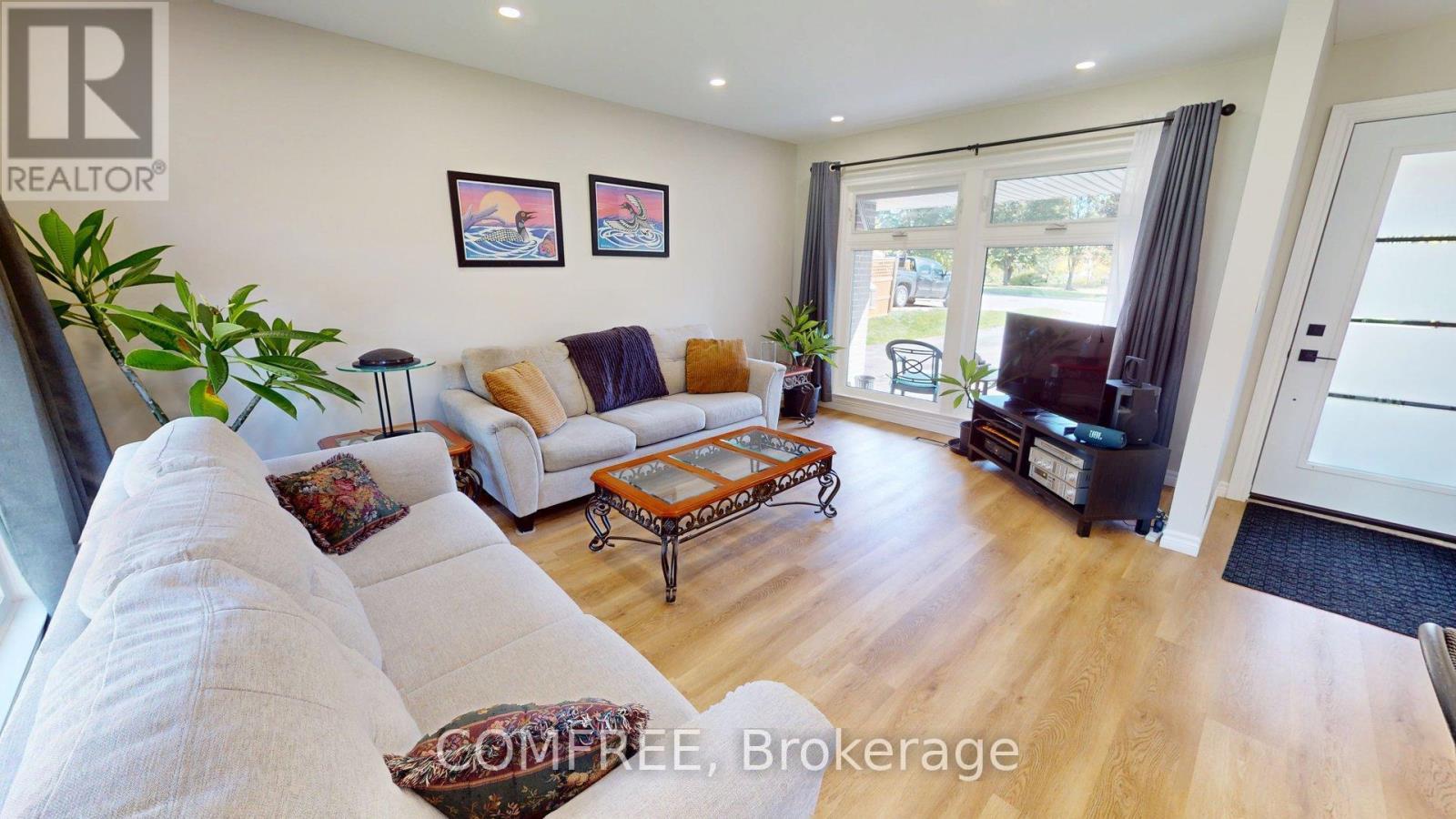 73 Elizabeth Drive, Halton Hills (Ac Acton), Ontario  L7J 1B4 - Photo 4 - W13868106