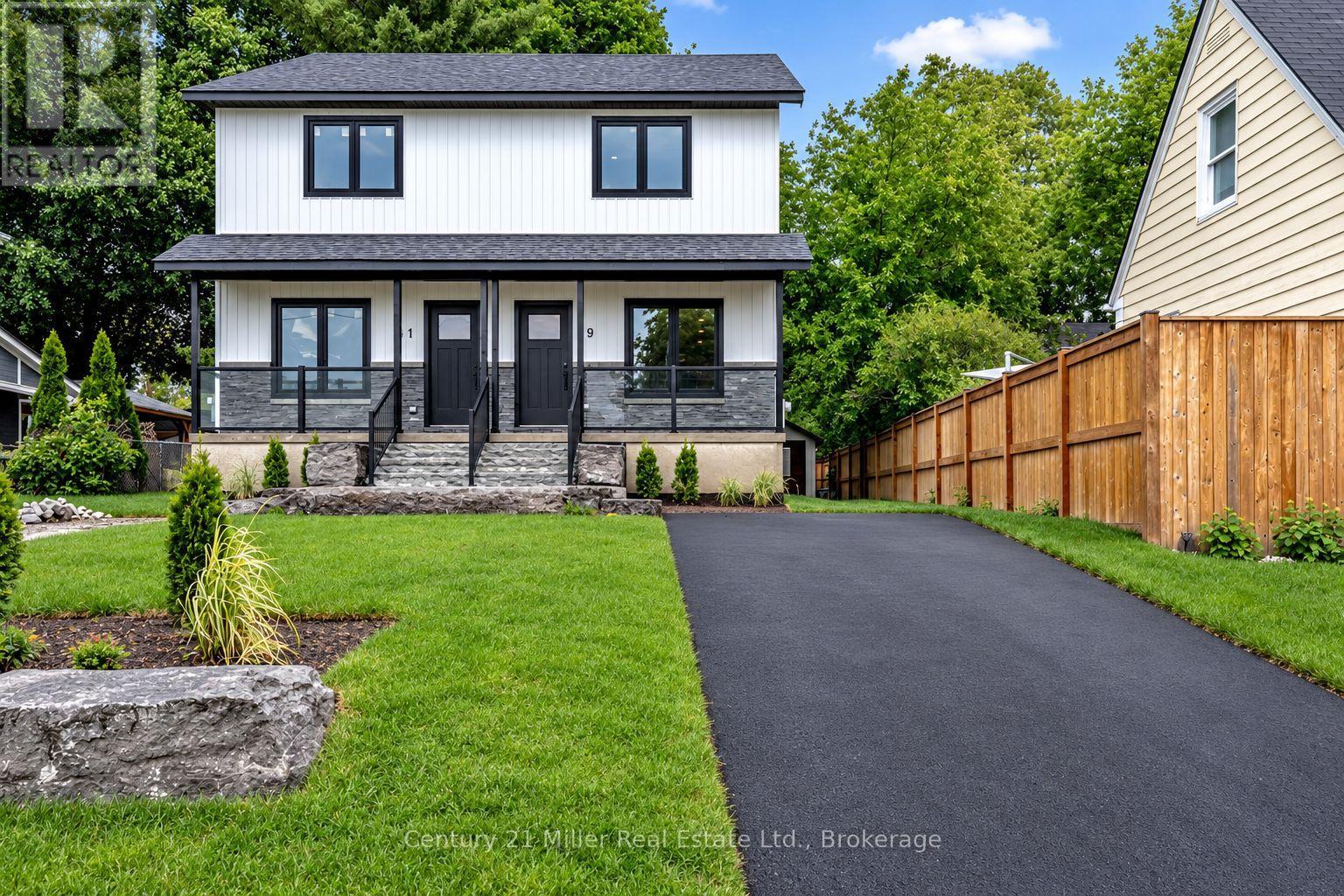 39 Victoria Street, Halton Hills (Georgetown), Ontario  L7G 3N5 - Photo 2 - W13871504