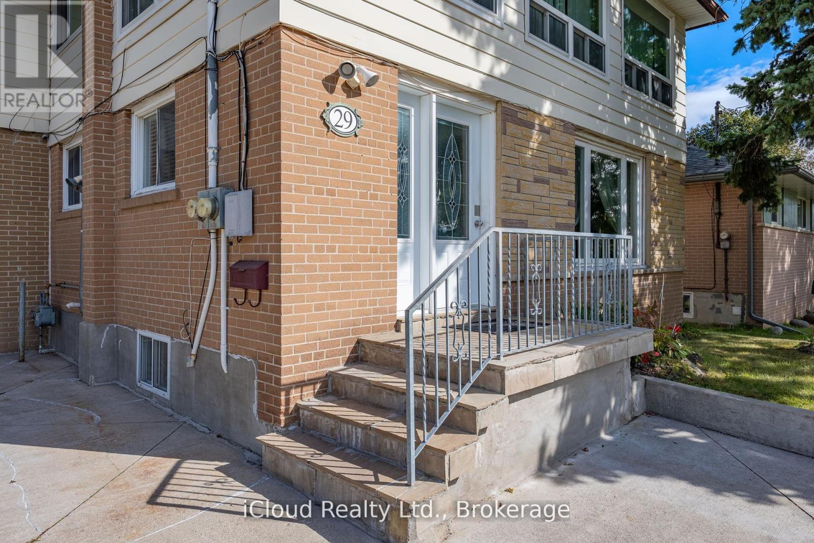 29 Langstone Crescent, Halton Hills (Georgetown), Ontario  L7G 4N2 - Photo 3 - W13878246