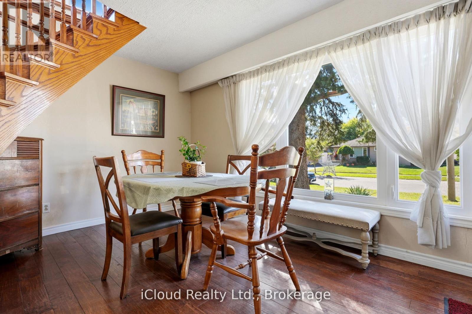 29 Langstone Crescent, Halton Hills (Georgetown), Ontario  L7G 4N2 - Photo 5 - W13878246