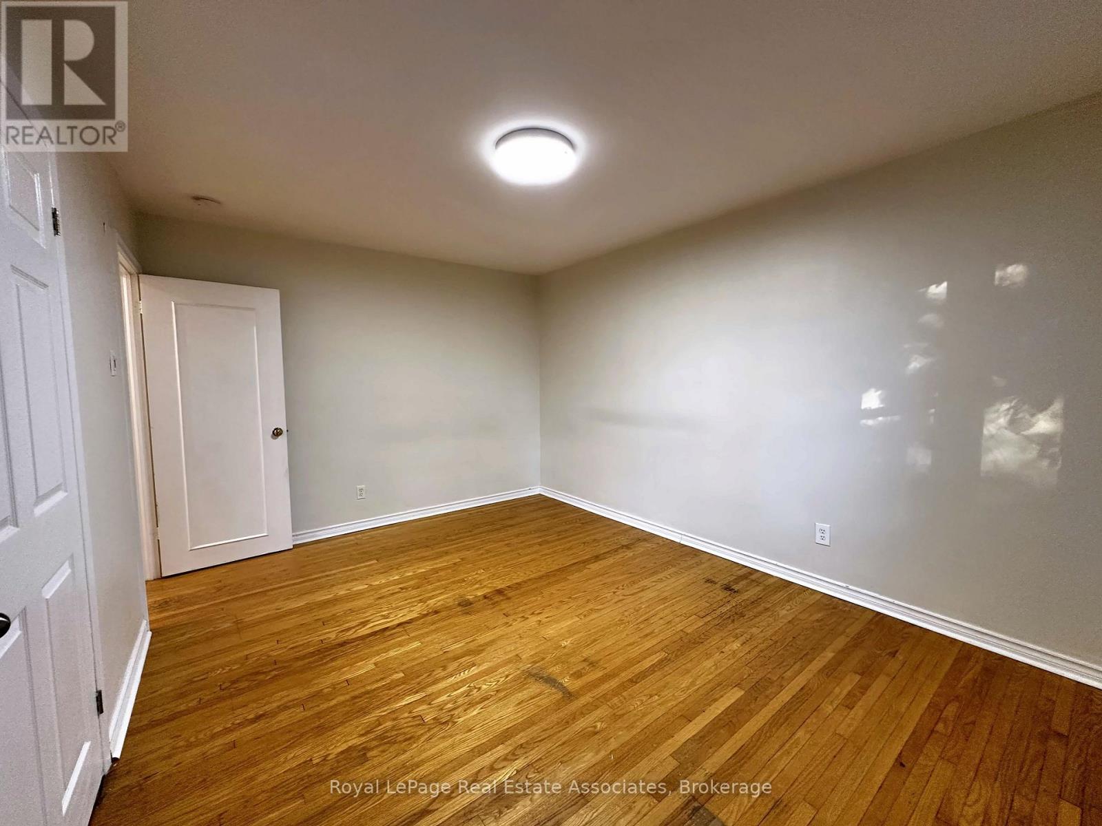 Upper - 10 Elizabeth Street, Halton Hills (Georgetown), Ontario  L7G 3K2 - Photo 12 - W13879188