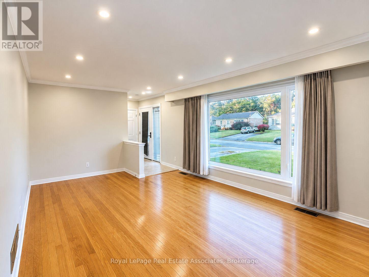 Upper - 10 Elizabeth Street, Halton Hills (Georgetown), Ontario  L7G 3K2 - Photo 2 - W13879188