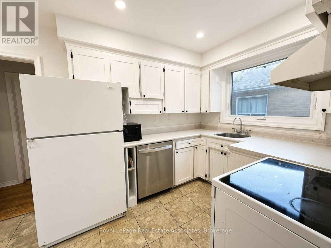 Upper - 10 Elizabeth Street, Halton Hills (Georgetown), Ontario  L7G 3K2 - Photo 4 - W13879188