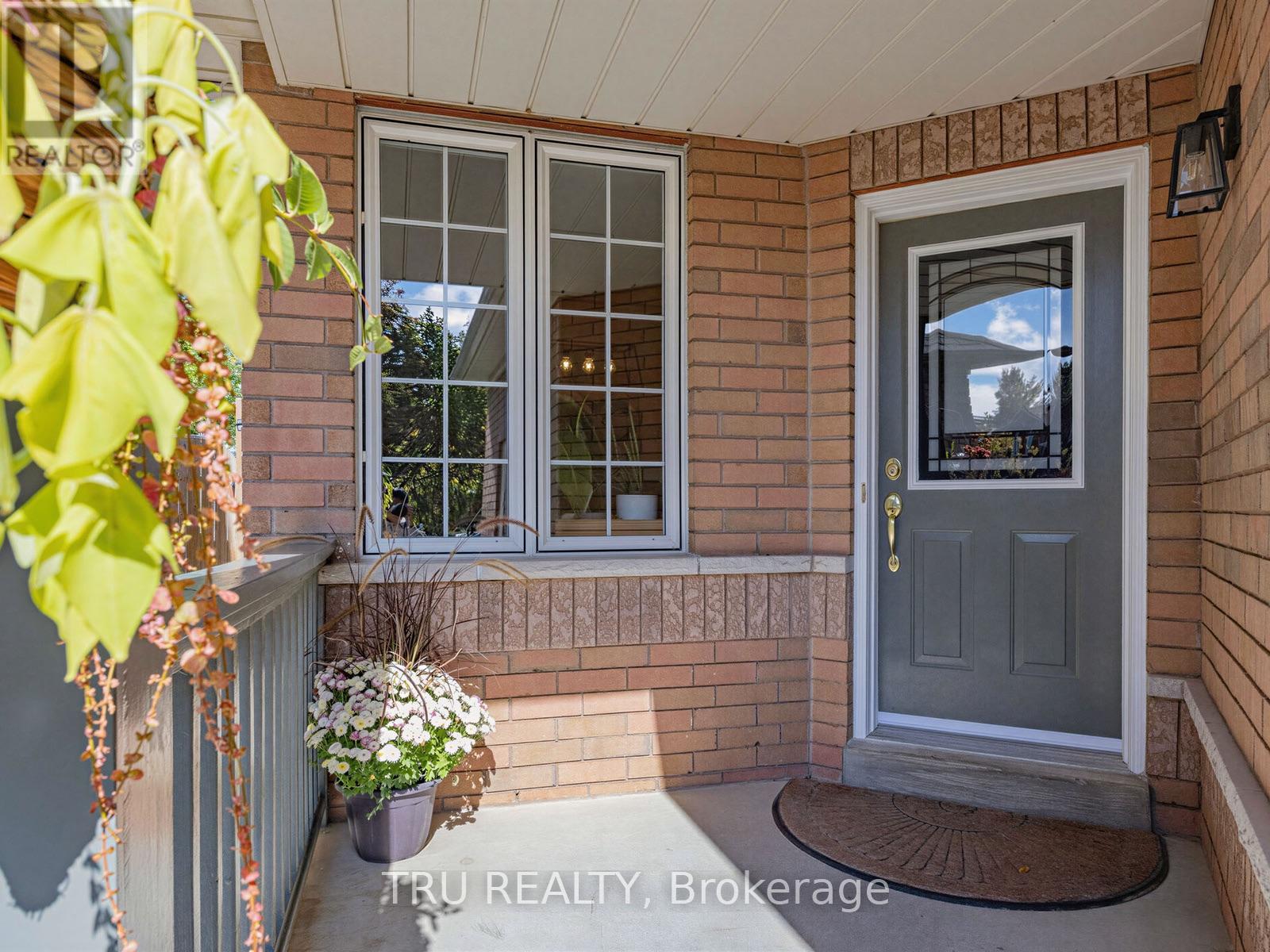 63 Russell Street, Halton Hills (Georgetown), Ontario  L7G 5Y8 - Photo 4 - W13879642
