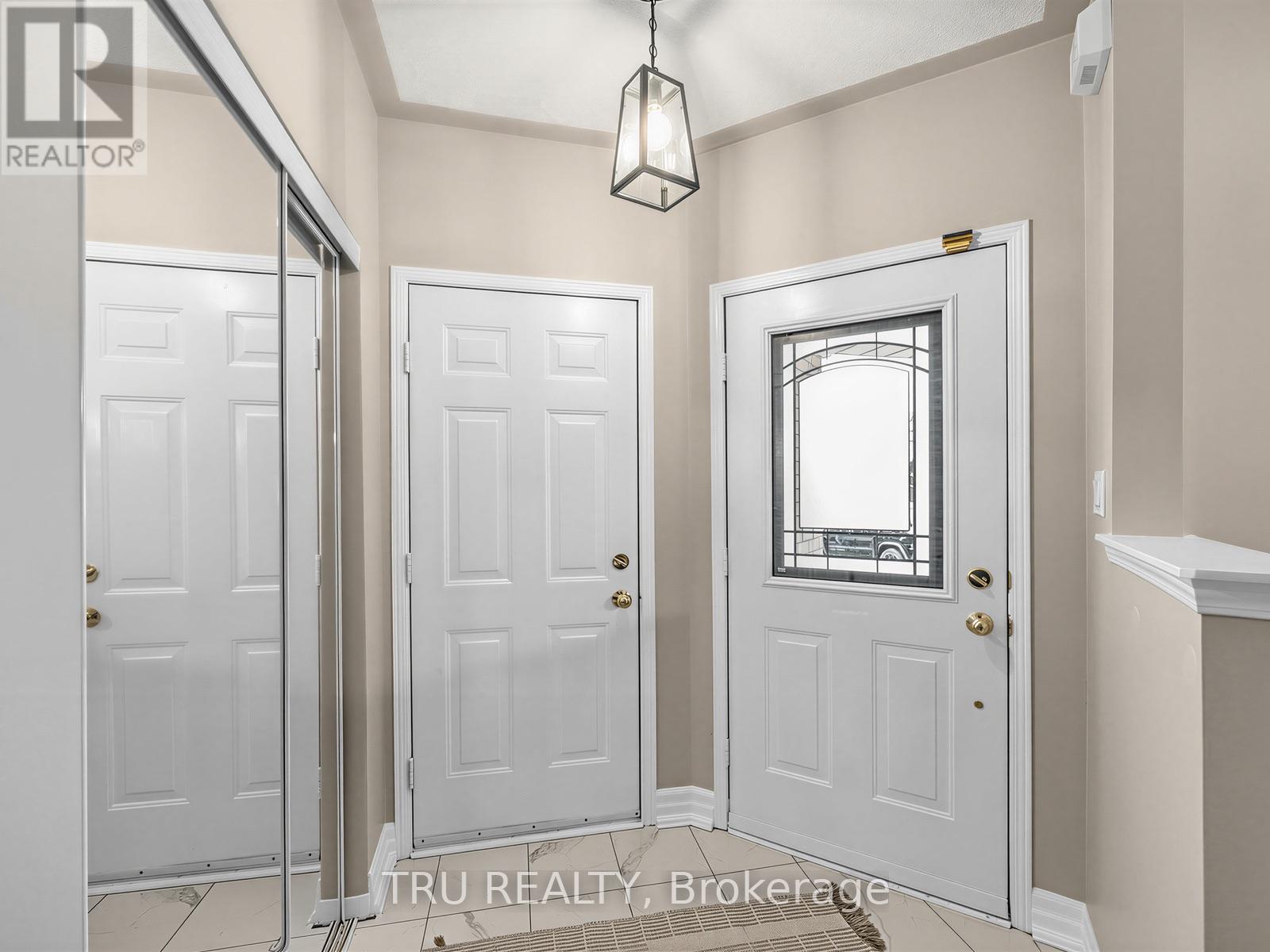 63 Russell Street, Halton Hills (Georgetown), Ontario  L7G 5Y8 - Photo 5 - W13879642