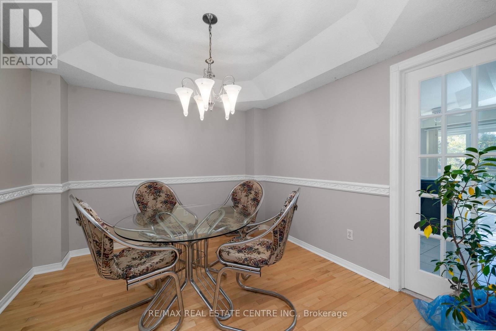 39 Killaloe Crescent, Halton Hills (Georgetown), Ontario  L7G 5N2 - Photo 3 - W13880908