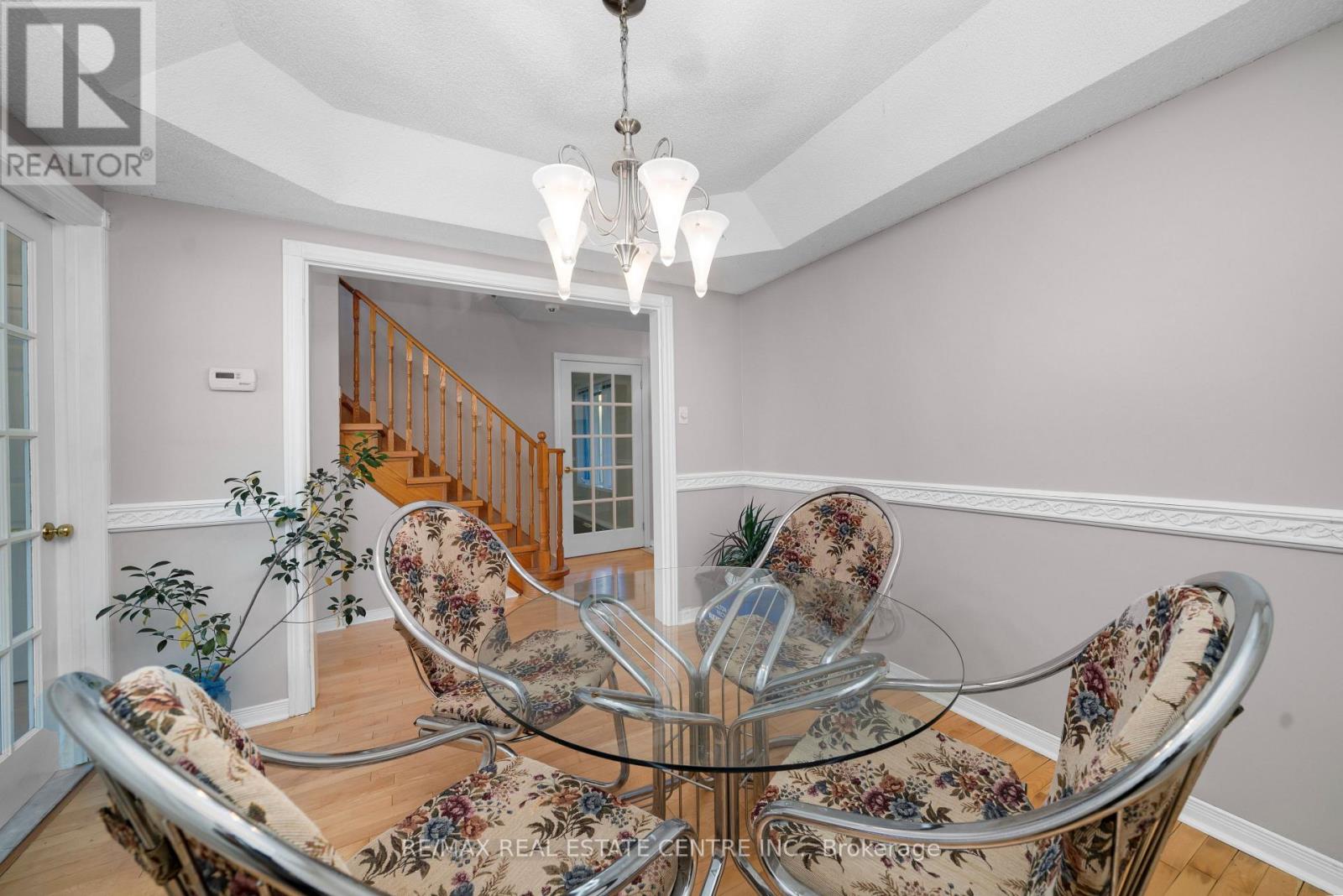 39 Killaloe Crescent, Halton Hills (Georgetown), Ontario  L7G 5N2 - Photo 4 - W13880908