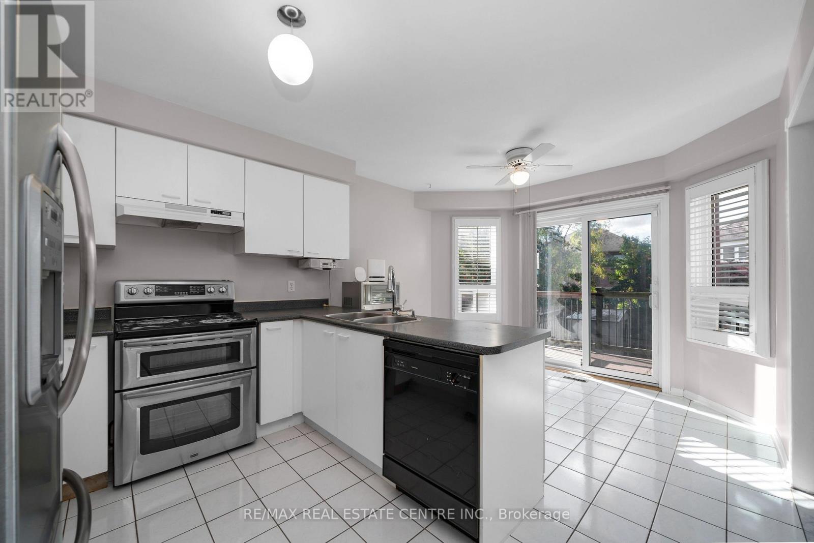 39 Killaloe Crescent, Halton Hills (Georgetown), Ontario  L7G 5N2 - Photo 5 - W13880908
