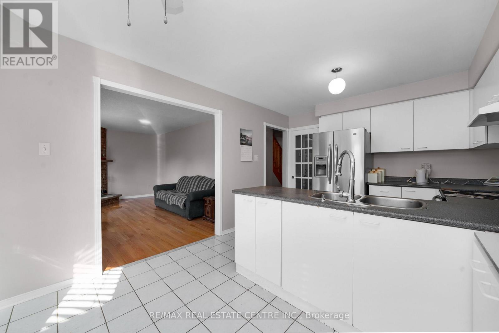 39 Killaloe Crescent, Halton Hills (Georgetown), Ontario  L7G 5N2 - Photo 6 - W13880908