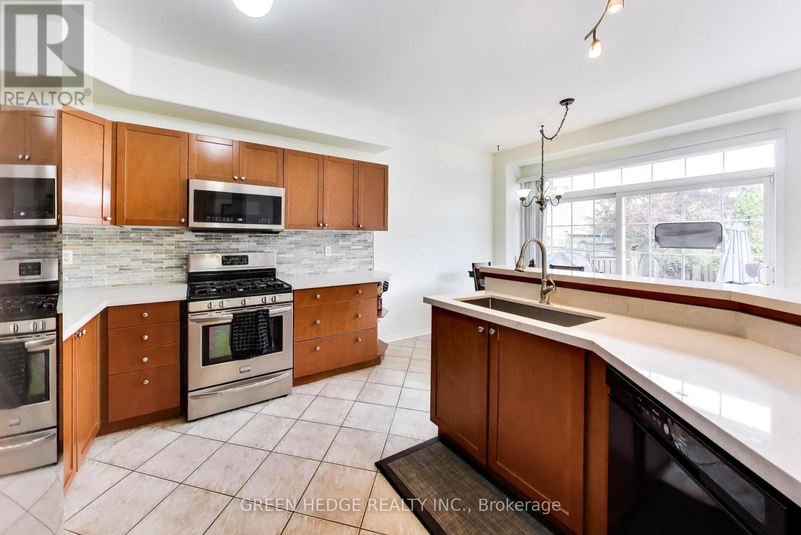 37 Hurst Street, Halton Hills (Ac Acton), Ontario  L7J 2Z8 - Photo 14 - W13882612