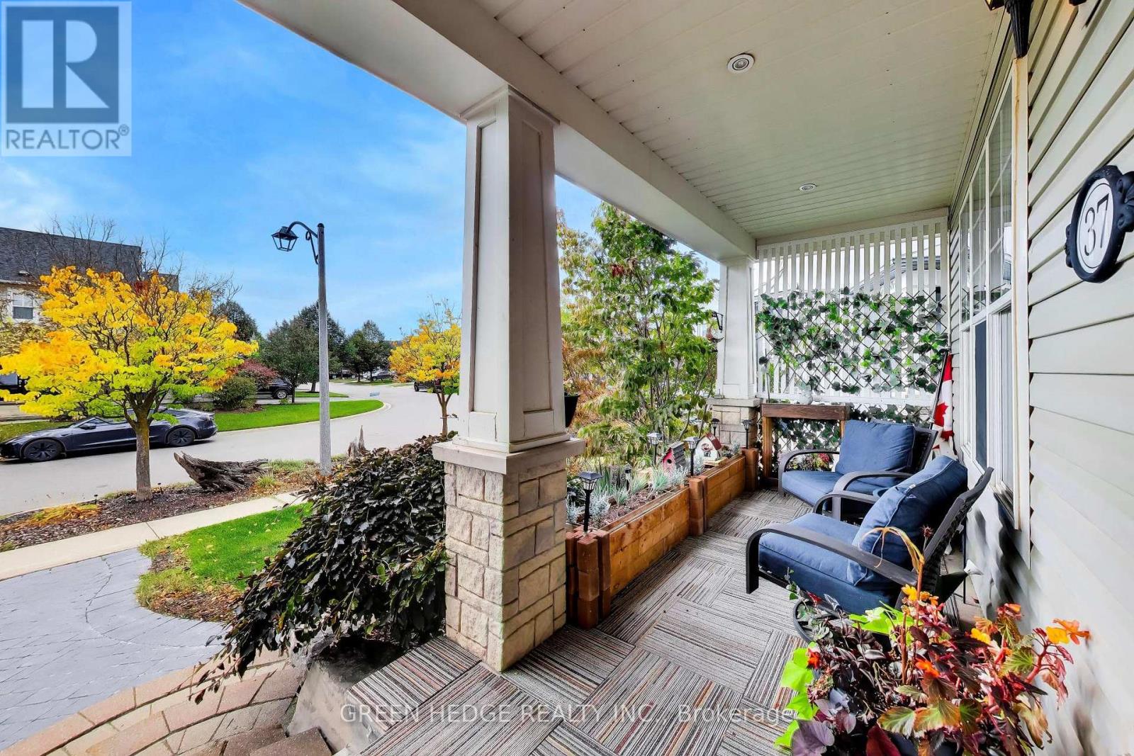 37 Hurst Street, Halton Hills (Ac Acton), Ontario  L7J 2Z8 - Photo 4 - W13882612