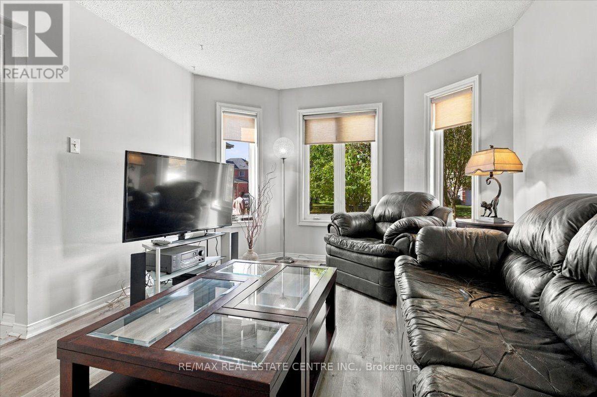 22 Birchway Place, Halton Hills (Ac Acton), Ontario  L7J 2X4 - Photo 10 - W13883062
