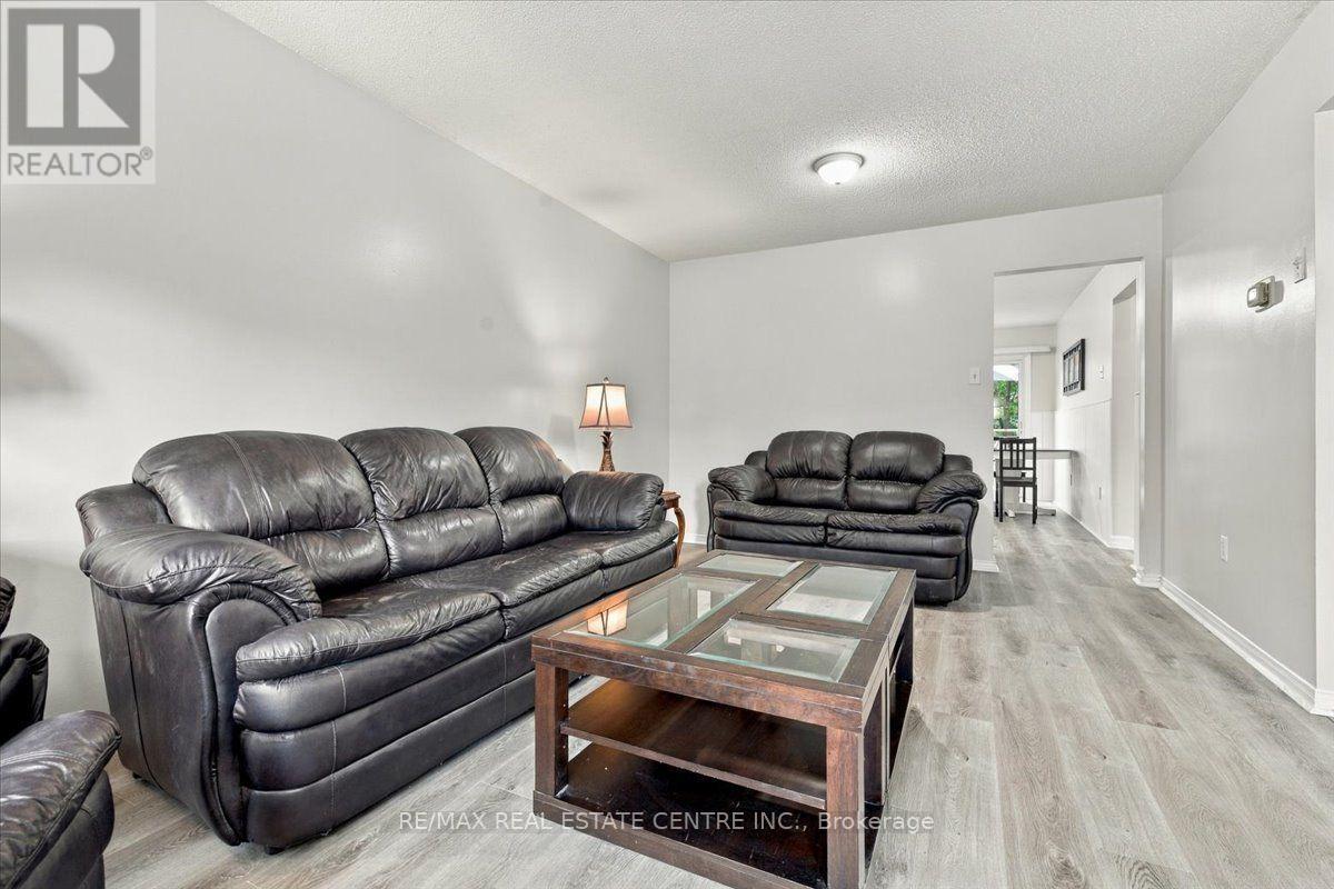 22 Birchway Place, Halton Hills (Ac Acton), Ontario  L7J 2X4 - Photo 11 - W13883062