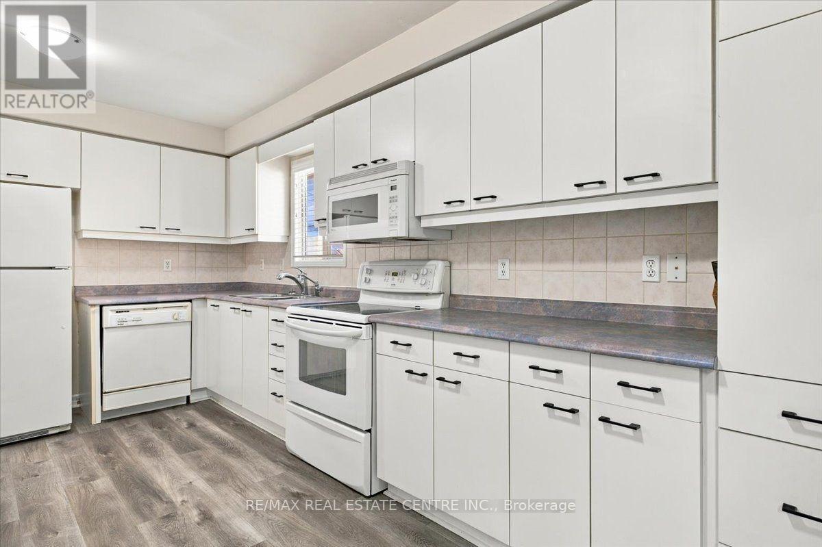 22 Birchway Place, Halton Hills (Ac Acton), Ontario  L7J 2X4 - Photo 14 - W13883062