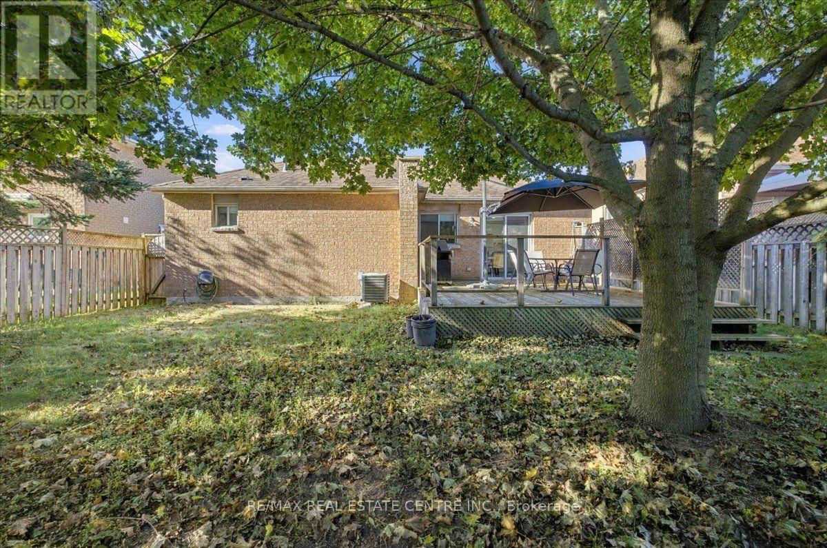 22 Birchway Place, Halton Hills (Ac Acton), Ontario  L7J 2X4 - Photo 33 - W13883062