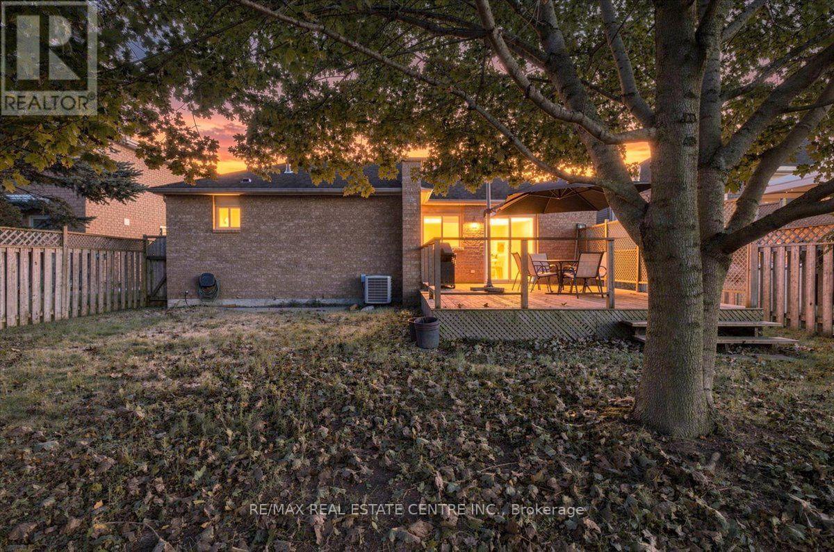 22 Birchway Place, Halton Hills (Ac Acton), Ontario  L7J 2X4 - Photo 34 - W13883062